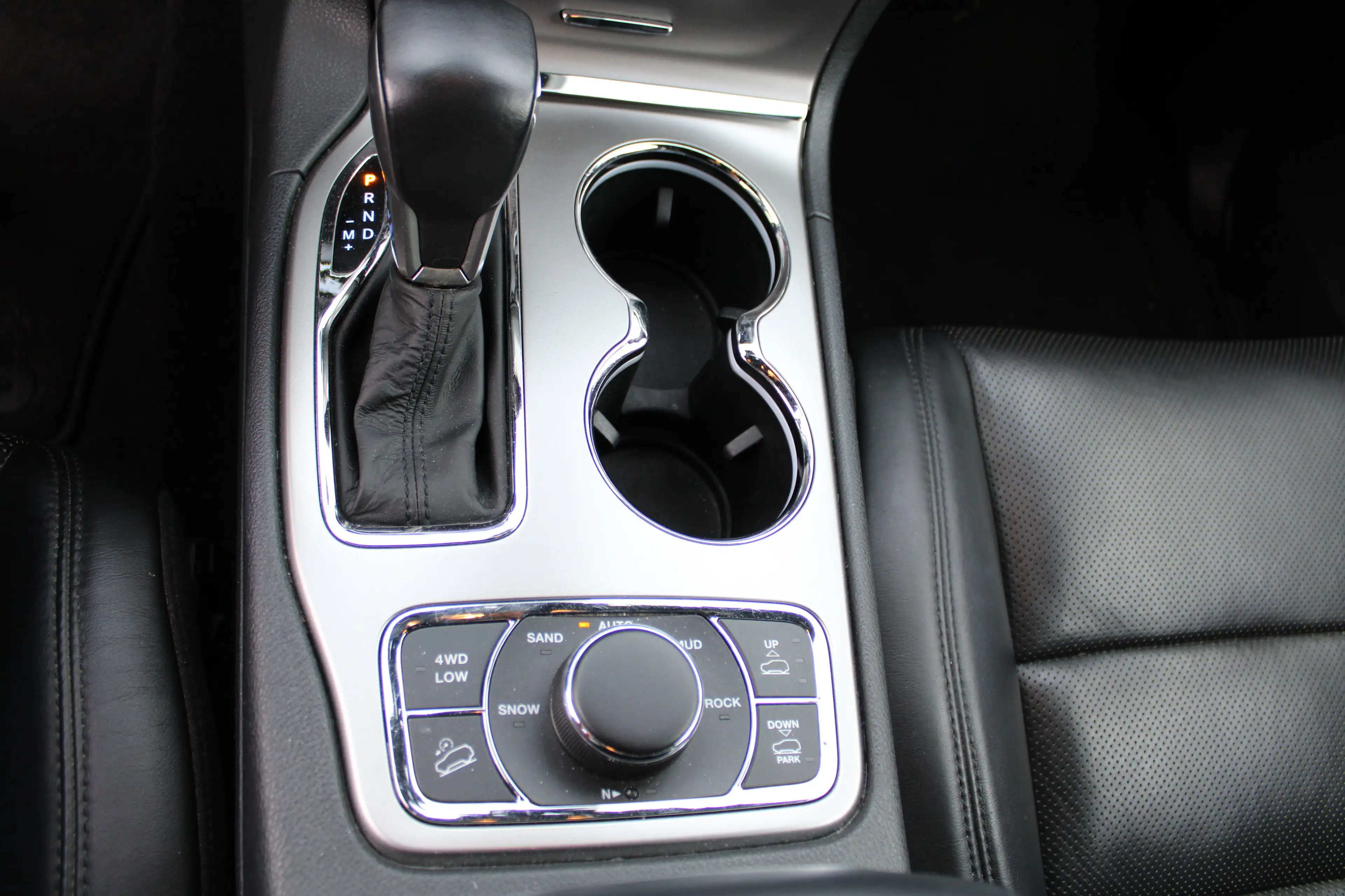Jeep Grand Cherokee 3.0 CRD Overland * * * MOTORSCHADEN ! * * * — photo 9