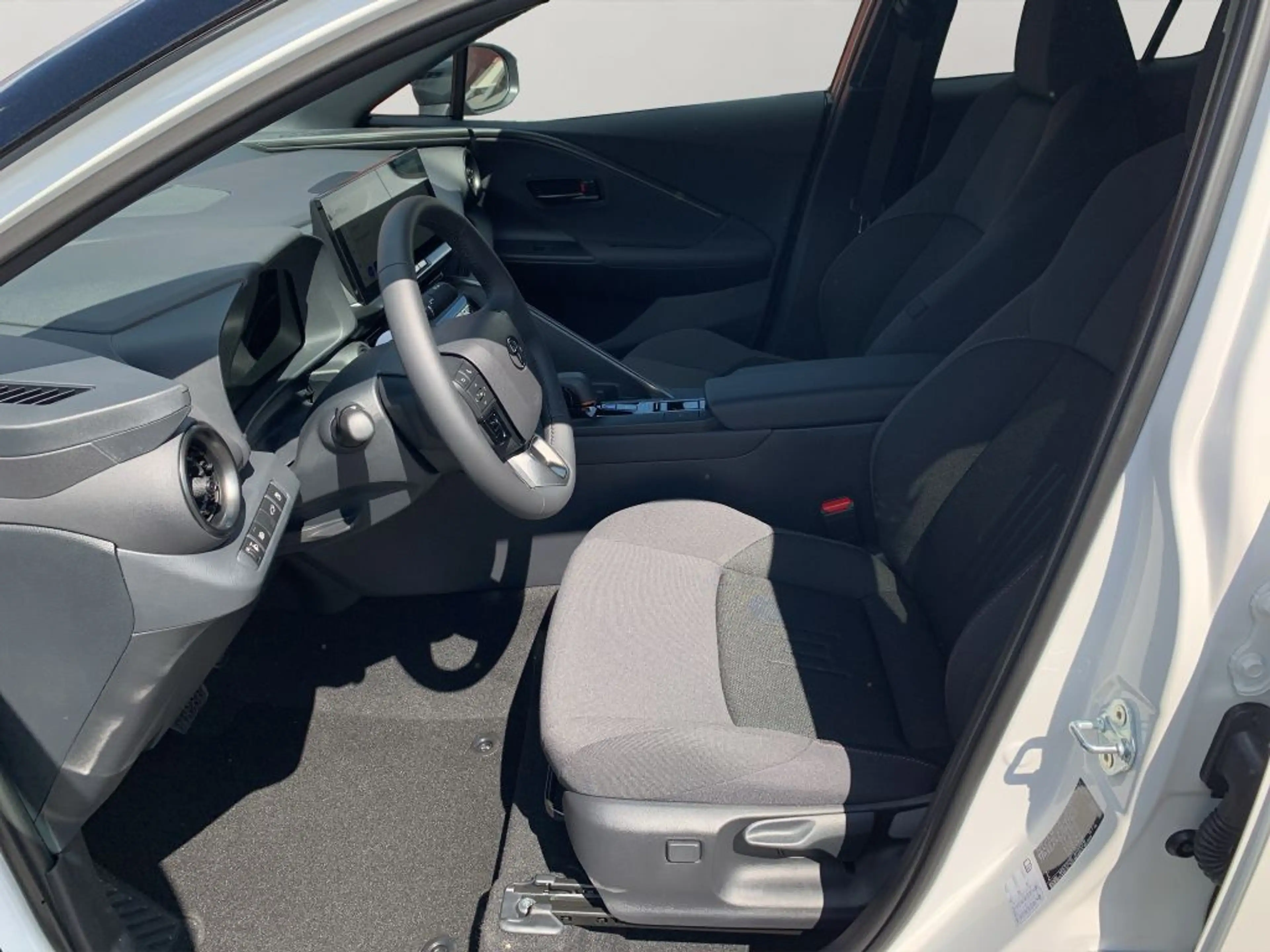 Toyota C-HR 1.8 Hybrid Teamplayer* — photo 6