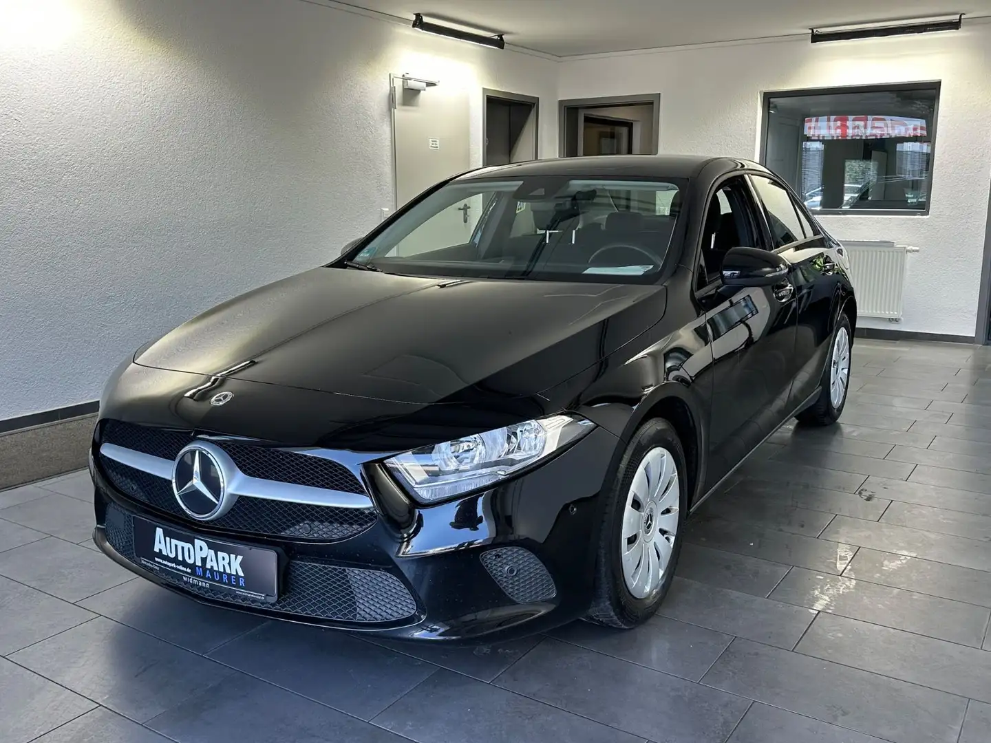 Mercedes-Benz A 180 Limousine A 180 d Navi*SItzheizung*PTS* Zwart - 2