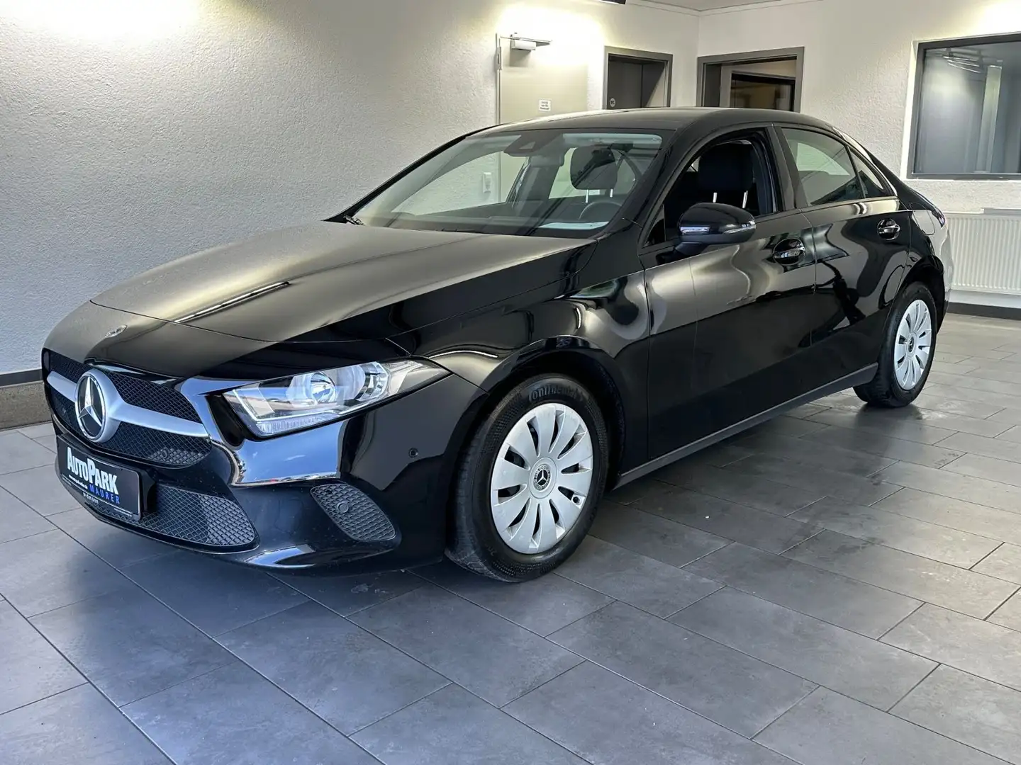 Mercedes-Benz A 180 Limousine A 180 d Navi*SItzheizung*PTS* Zwart - 1