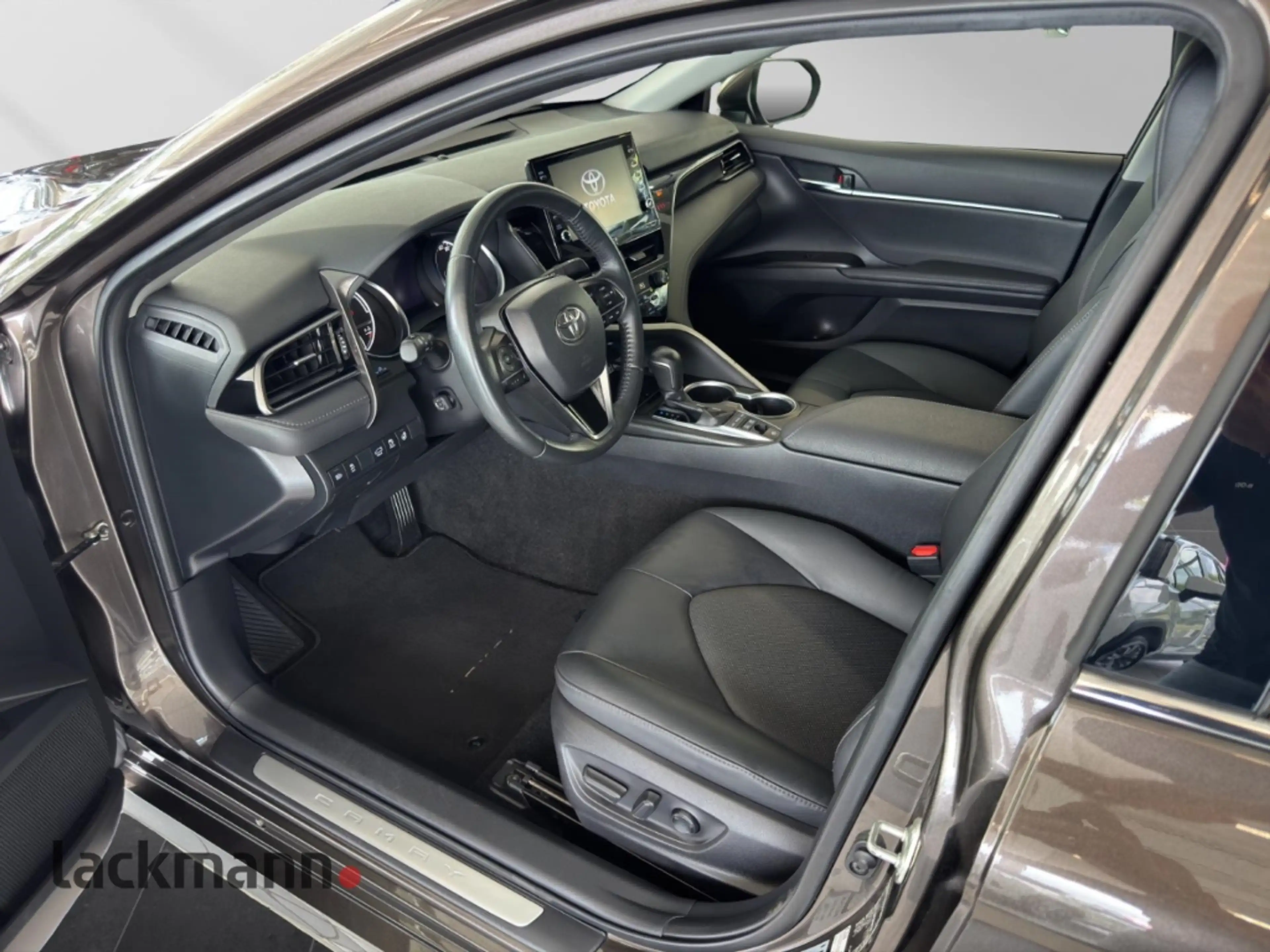Toyota Camry Hybrid Executive 2.5 VVTi Leder 18Zoll Alu — photo 9