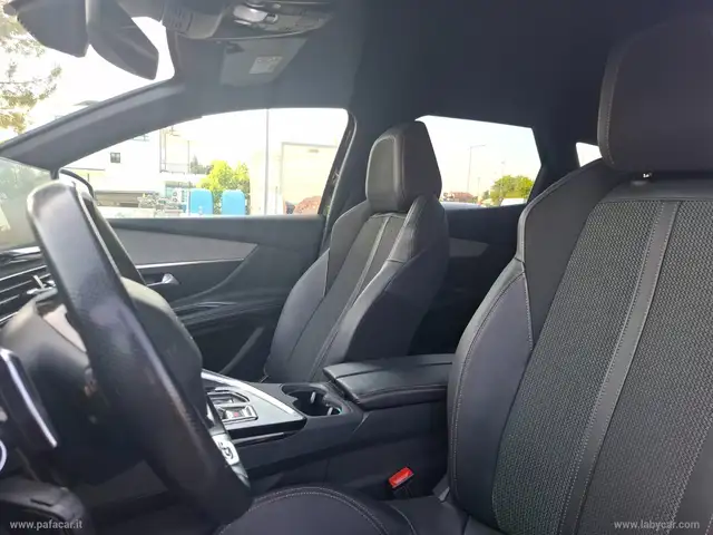 Peugeot 3008 view 8
