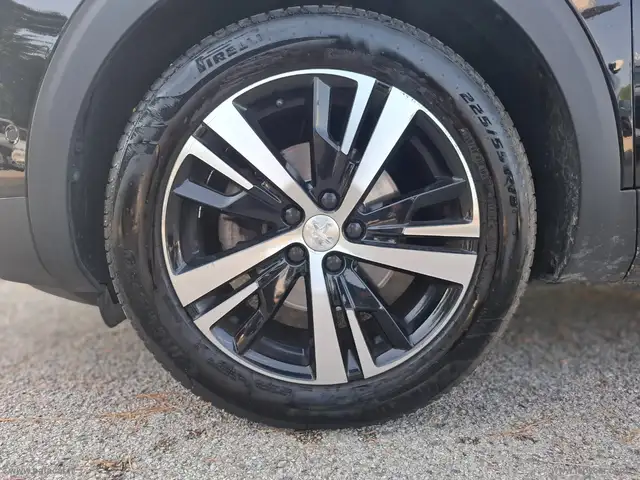 Peugeot 3008 view 5