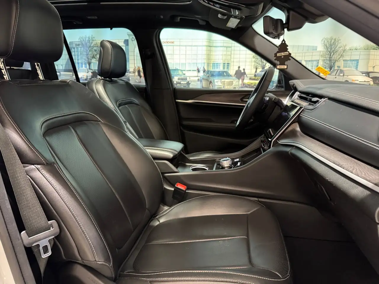Jeep Grand Cherokee снимка Jeep Grand Cherokee