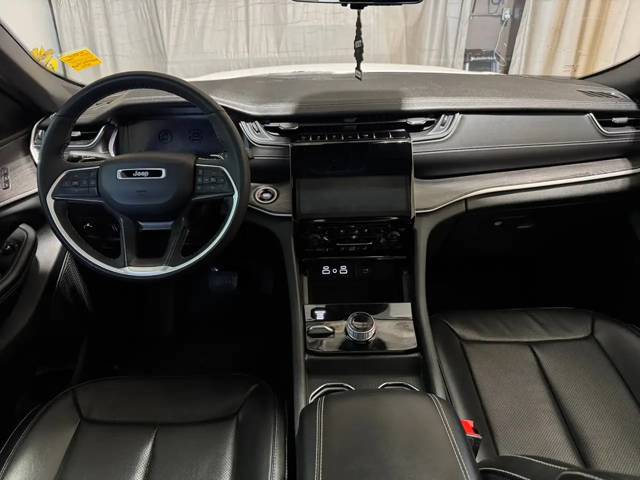 Jeep Grand Cherokee снимка Jeep Grand Cherokee