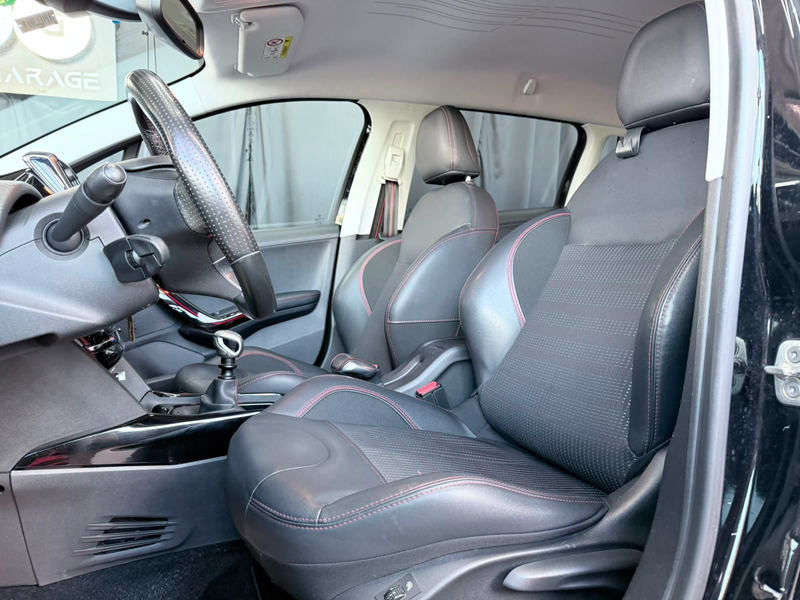 Peugeot 2008 2008 1,2 PureTech 130 S&S GT Line — photo 12