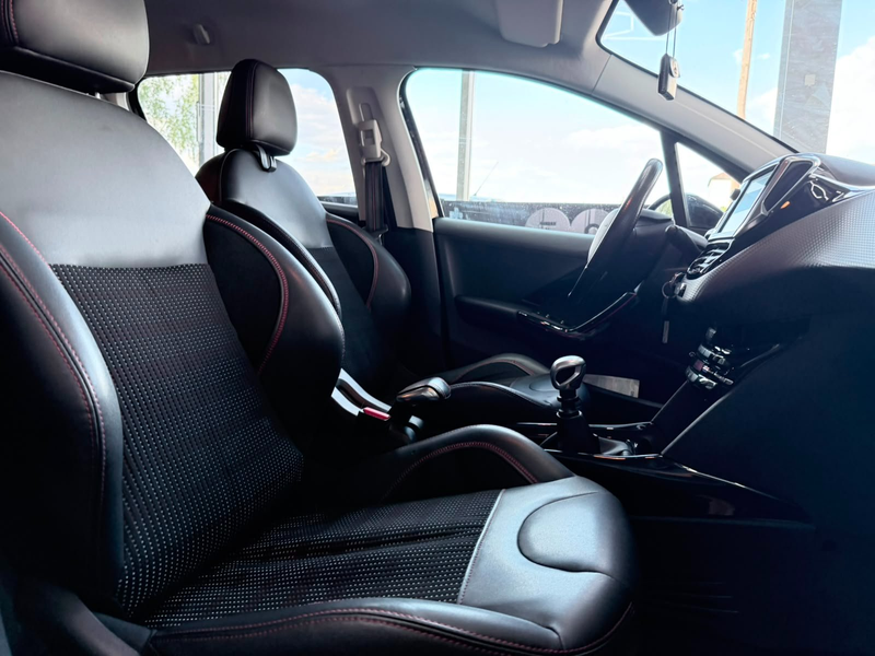 Peugeot 2008 2008 1,2 PureTech 130 S&S GT Line — photo 15