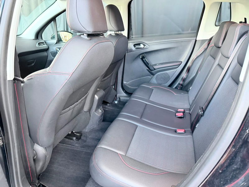 Peugeot 2008 2008 1,2 PureTech 130 S&S GT Line — photo 13