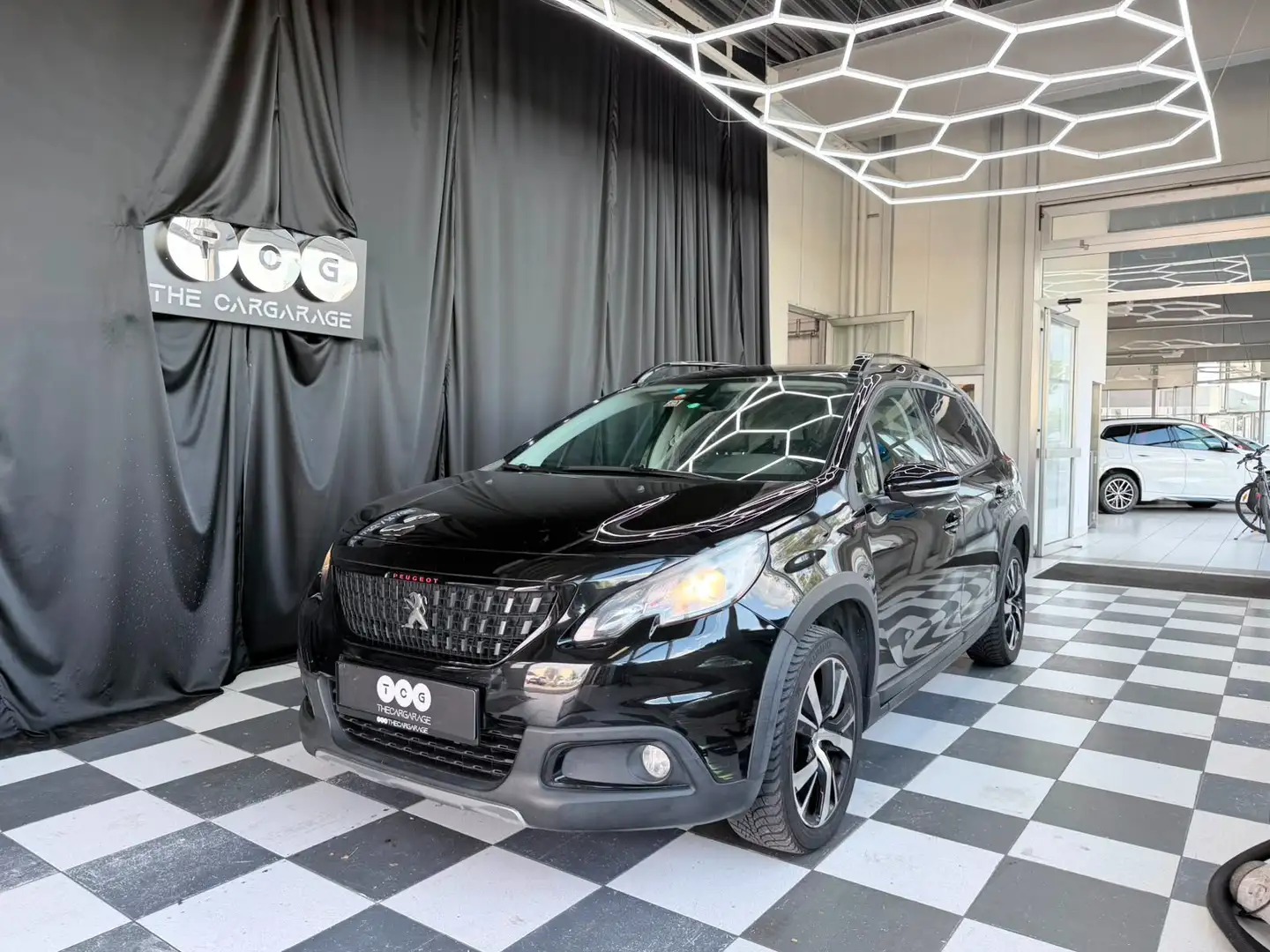 Peugeot 2008 2008 1,2 PureTech 130 S&S GT Line Schwarz - 1