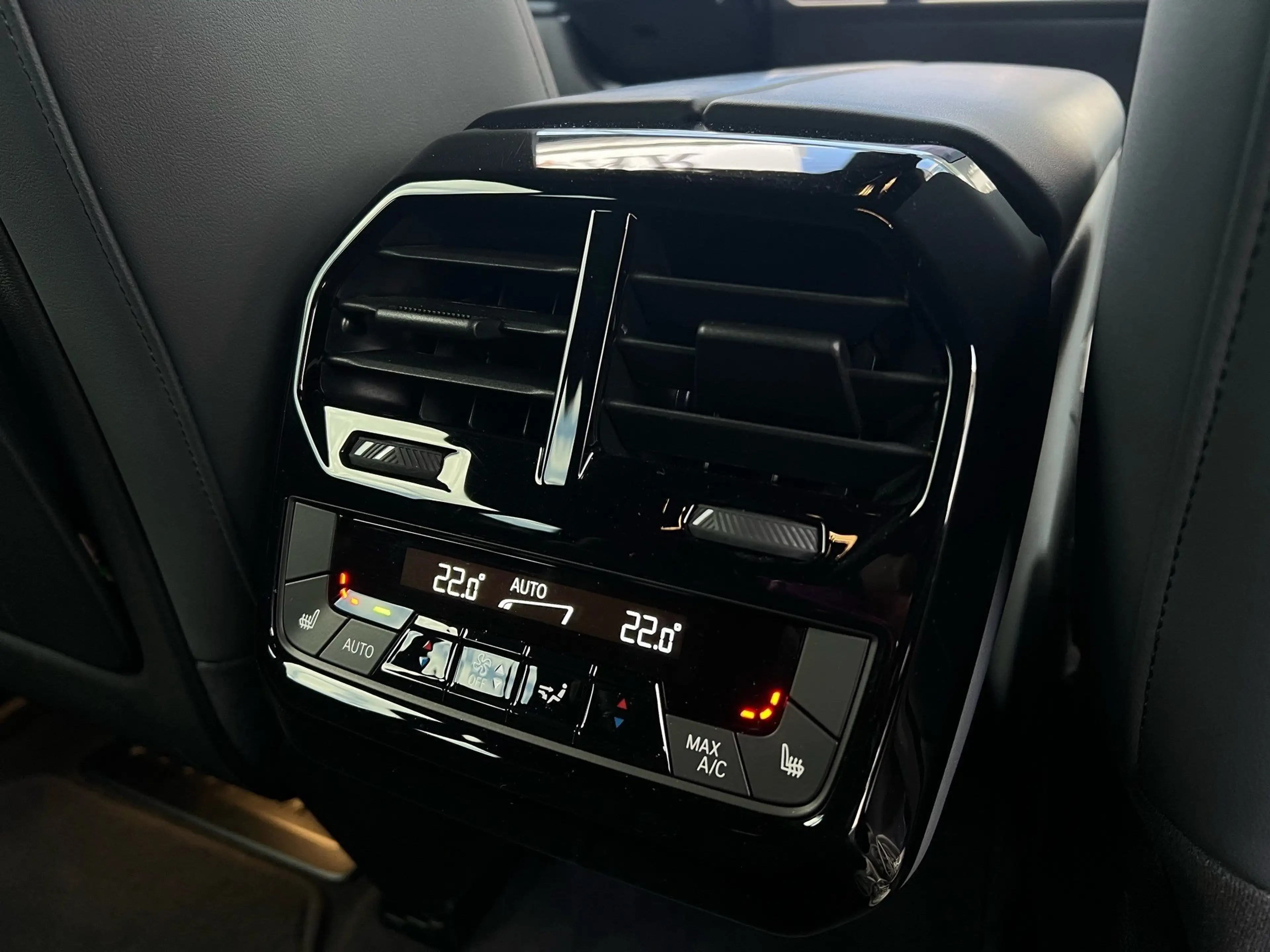 BMW iX xDrive40 M Sport Laser DA Prof PA Prof HuD HK — photo 6