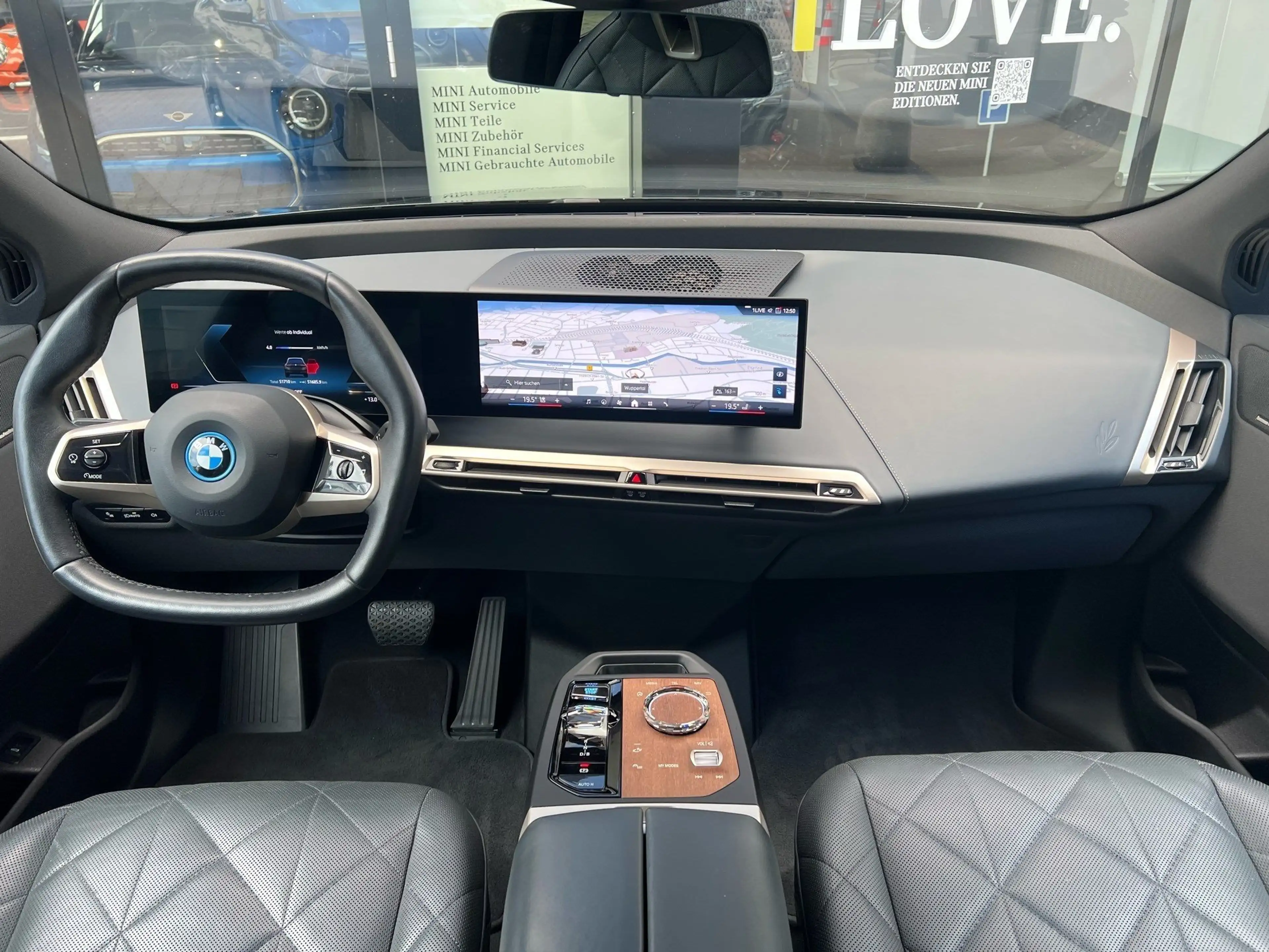 BMW iX xDrive40 M Sport Laser DA Prof PA Prof HuD HK — photo 7