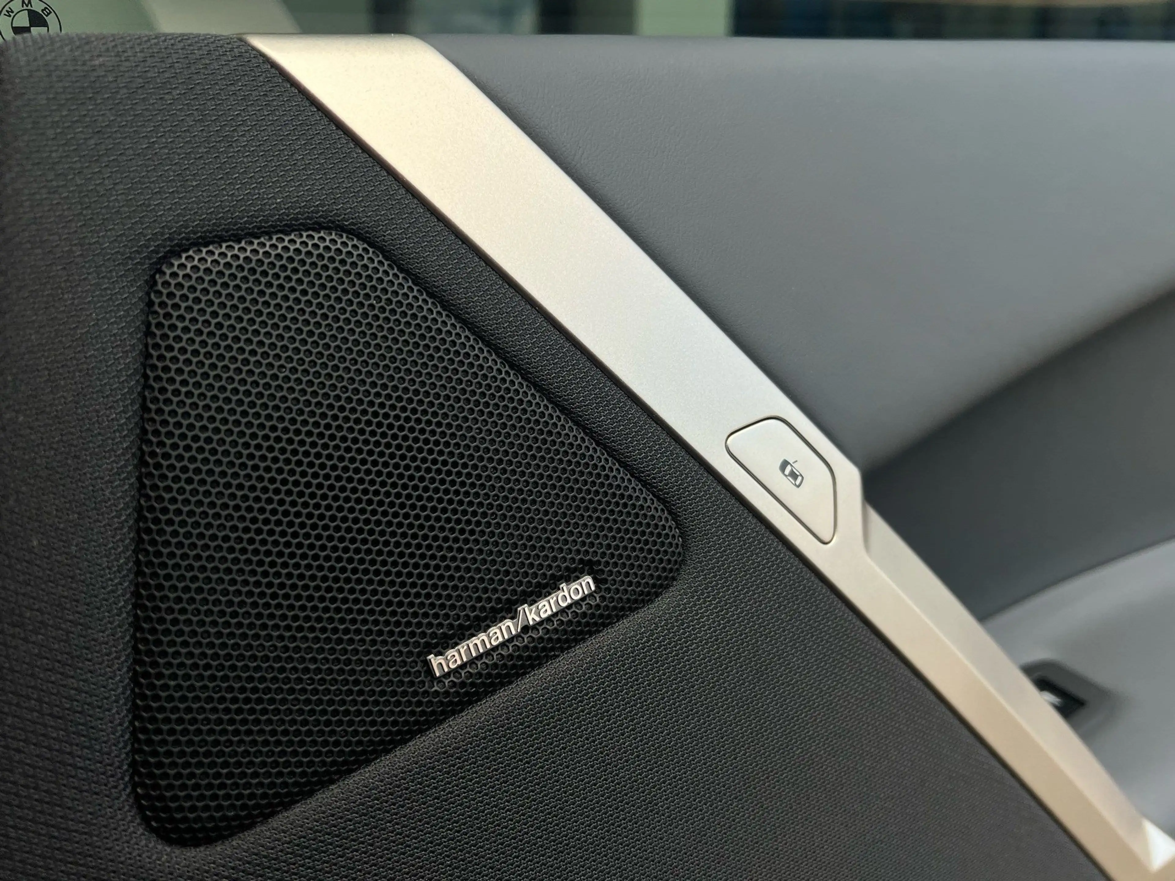 BMW iX xDrive40 M Sport Laser DA Prof PA Prof HuD HK — photo 8