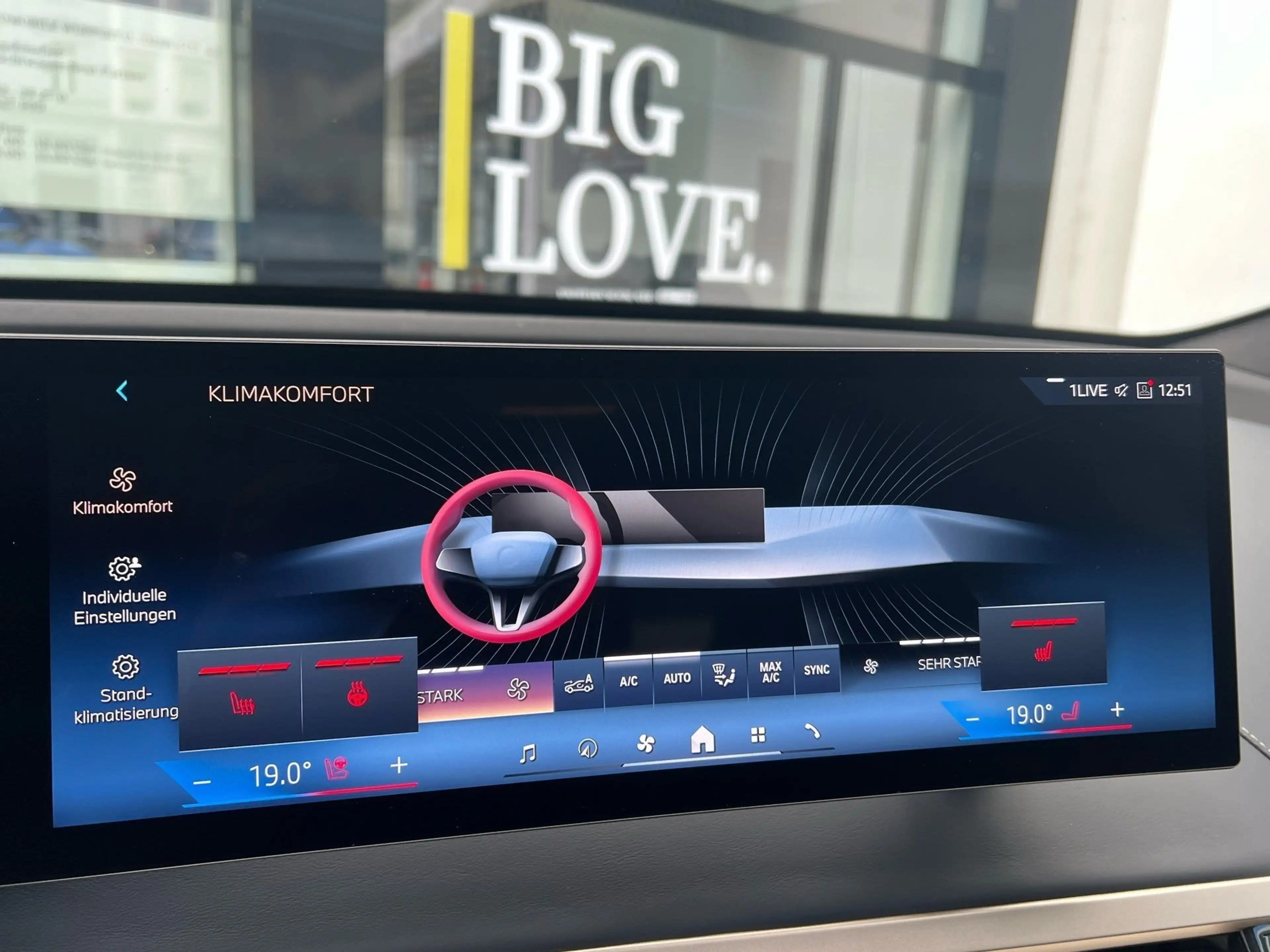 BMW iX xDrive40 M Sport Laser DA Prof PA Prof HuD HK — photo 10