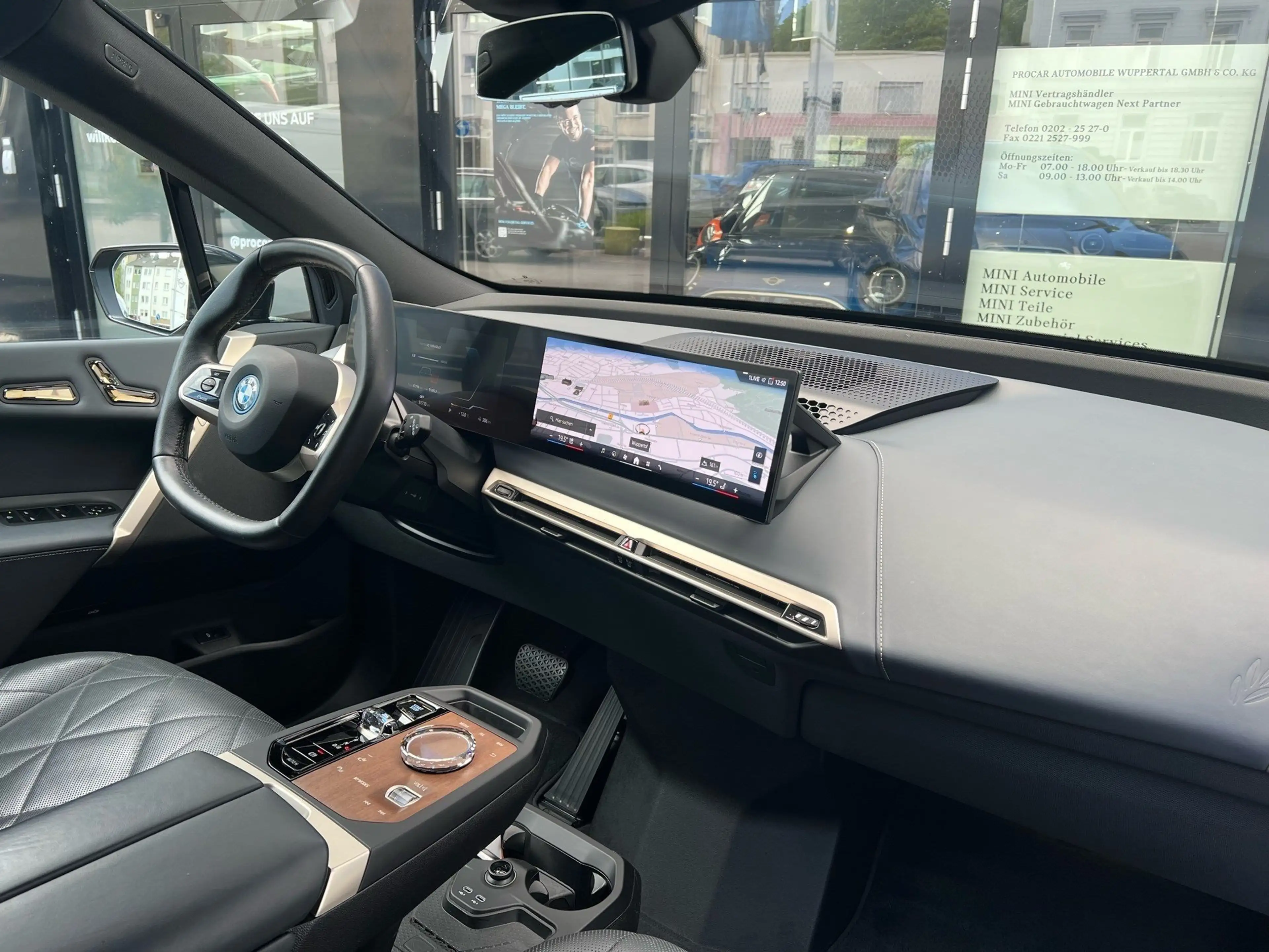BMW iX xDrive40 M Sport Laser DA Prof PA Prof HuD HK — photo 5