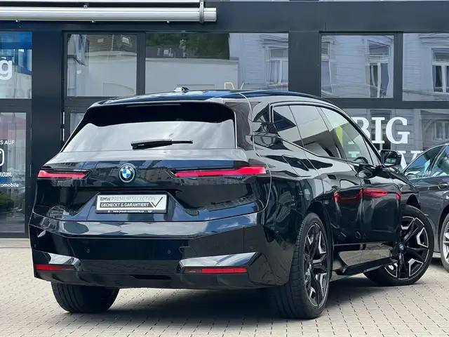 BMW Ix view 2