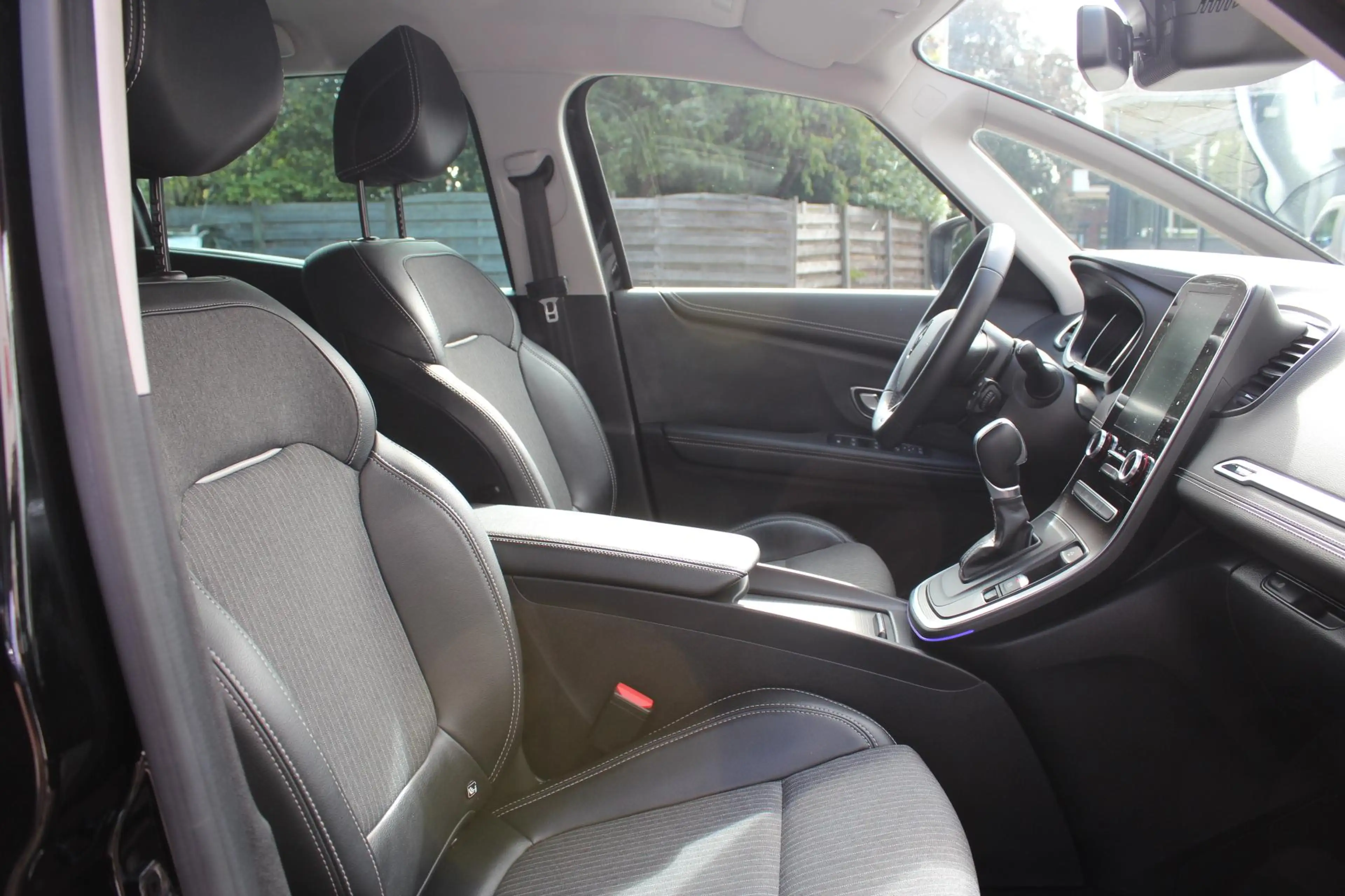 Renault Scenic 1.3 TCe Techno 140 pk Automaat — photo 9