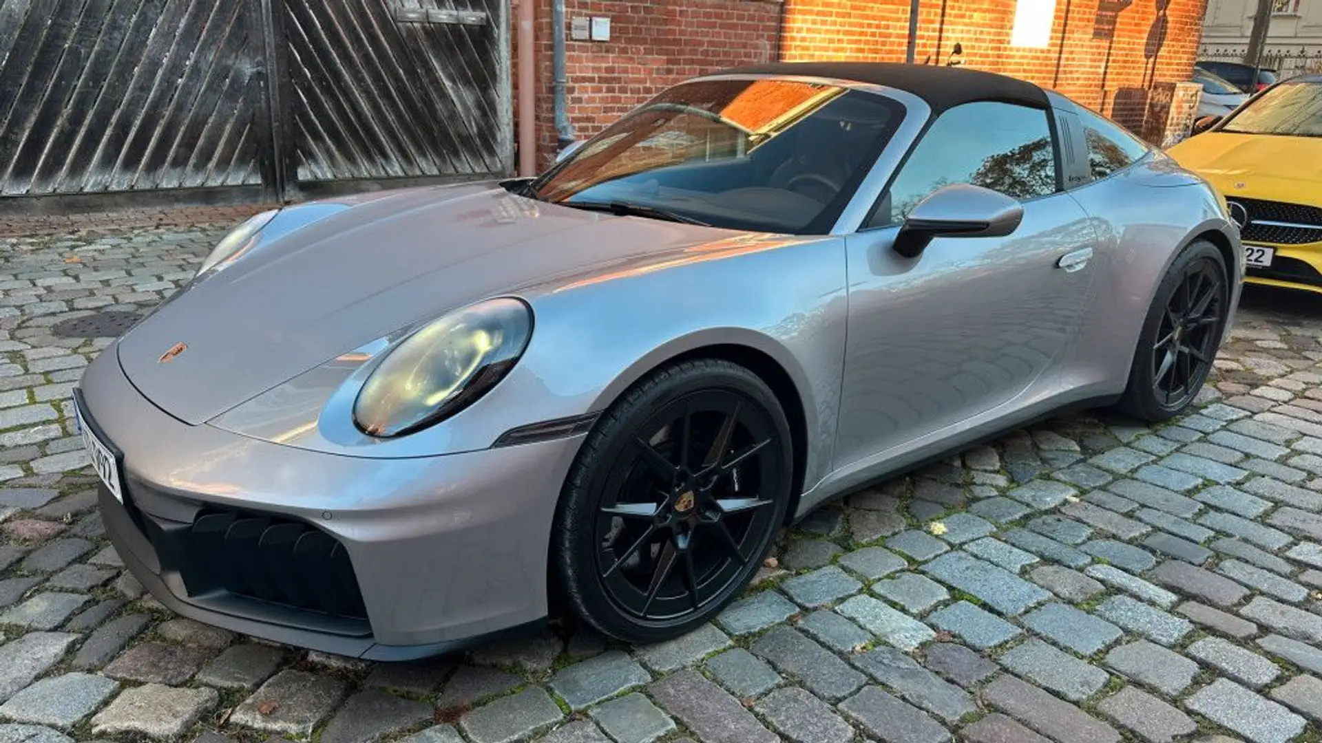 Porsche 992 .2 3.6 Targa 4 GTS T-Hybrid+PDLS+Lift+SportA Silber - 1