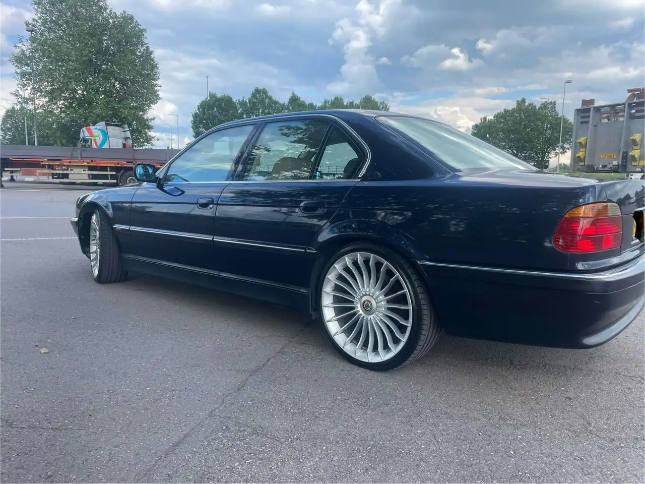 BMW 750i, foto 4