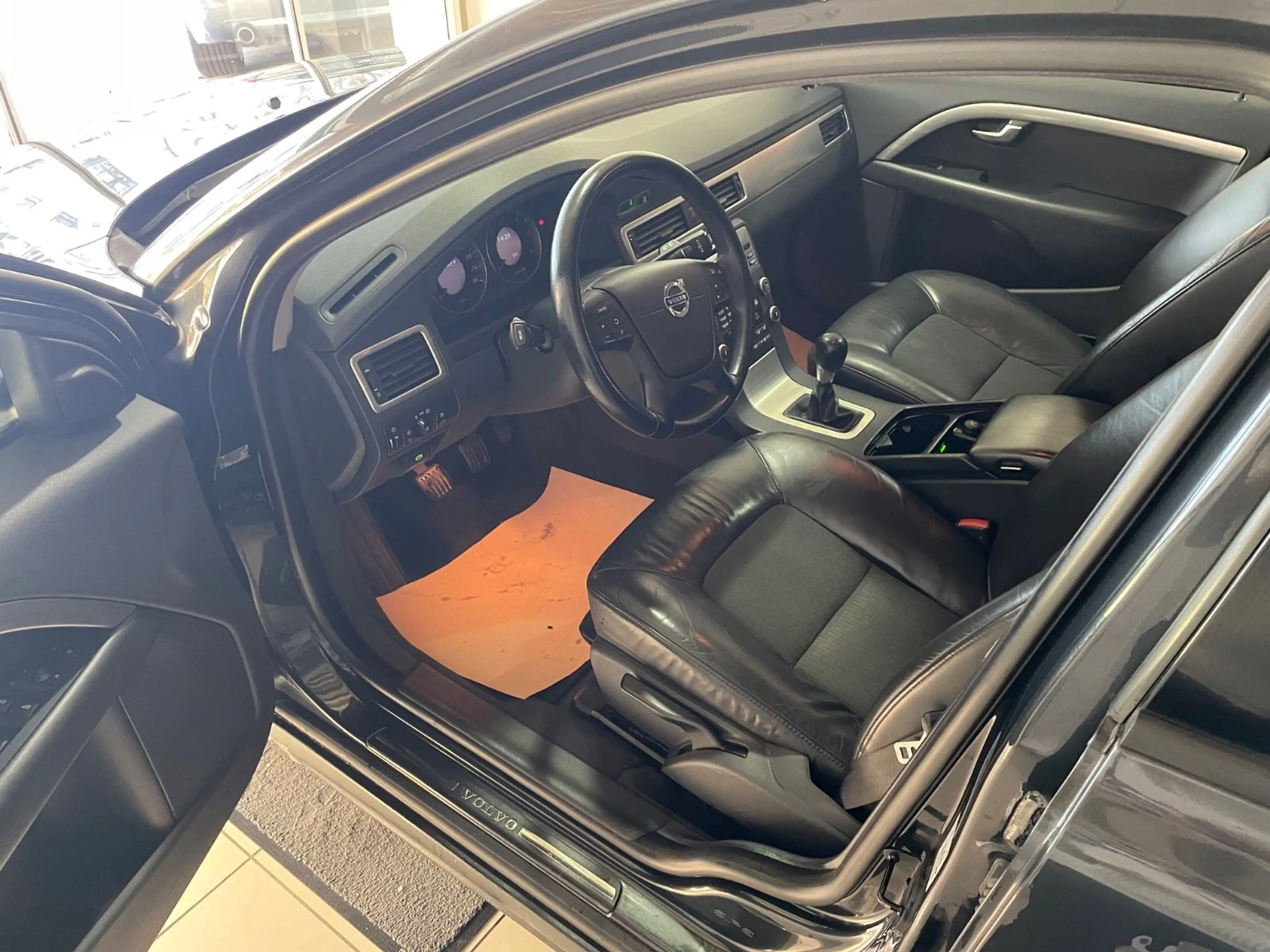 Volvo V70 DRIVe Kinetic*2.HAND*TÜV6-27*LEDER*BIXENON! — photo 7