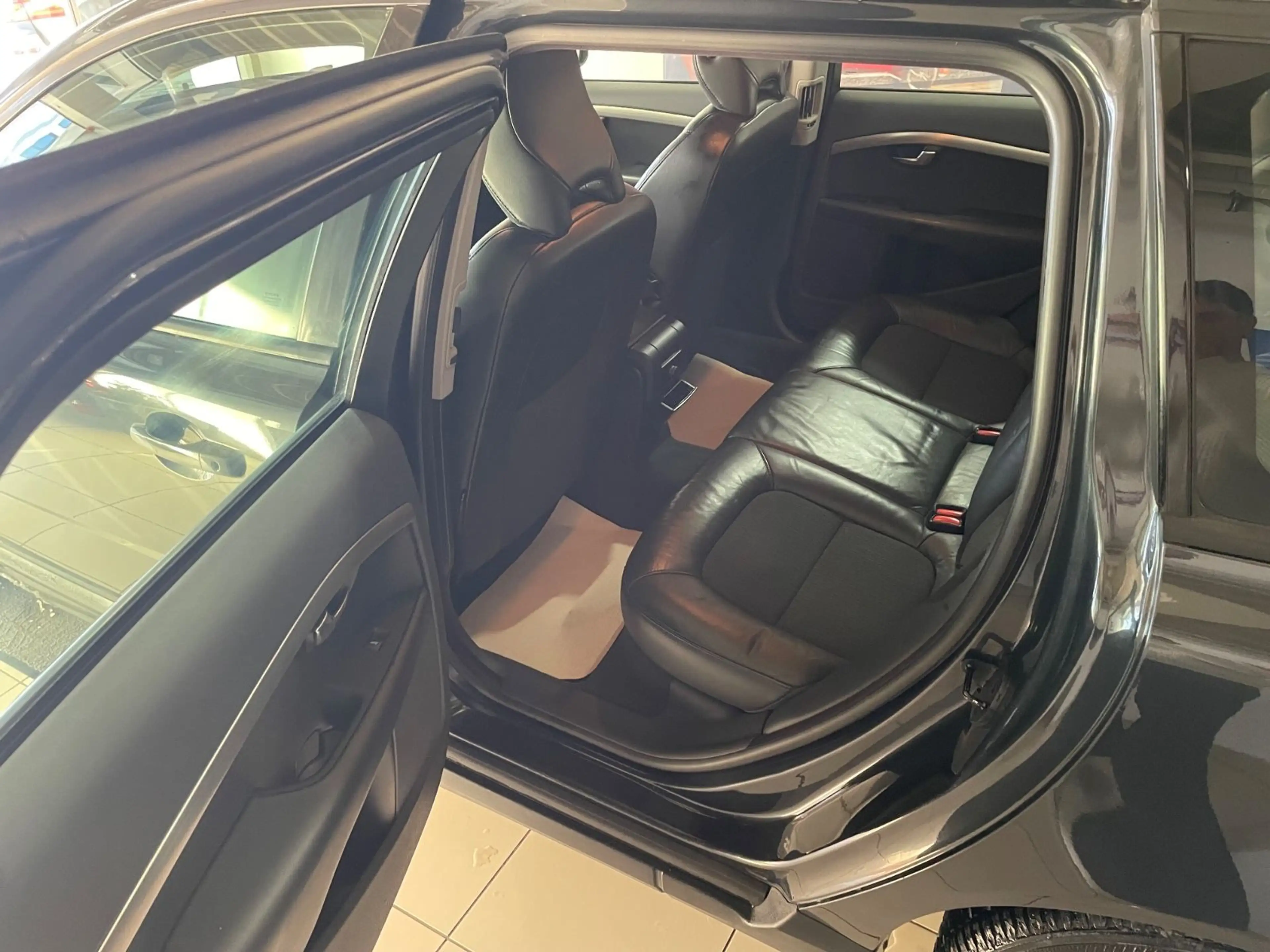 Volvo V70 DRIVe Kinetic*2.HAND*TÜV6-27*LEDER*BIXENON! — photo 8