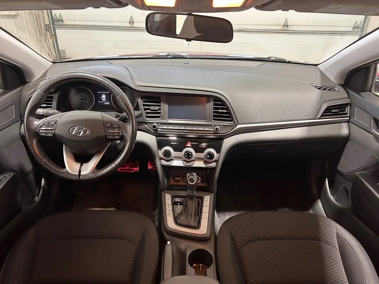 Hyundai ELANTRA снимка Hyundai ELANTRA