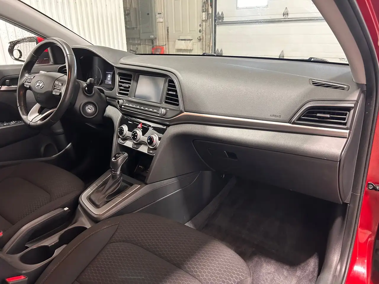 Hyundai ELANTRA снимка Hyundai ELANTRA