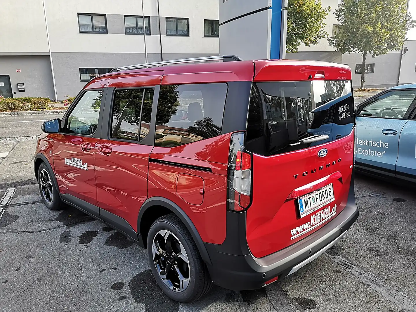 Ford Tourneo Courier 1,0 EcoBoost Active Aut. Rot - 2