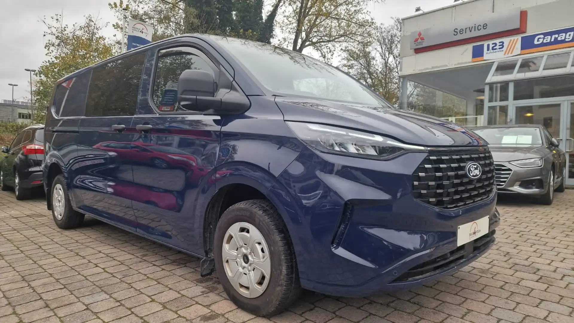 Ford Transit Custom 2.0 TDCi L1H2 Limited S/S (EU6.2) Bleu - 2
