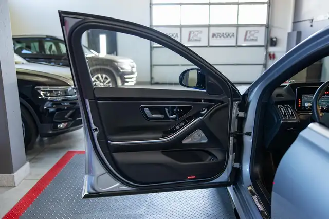 Mercedes-Benz 450 view 15