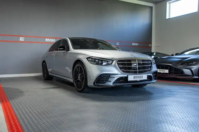 Mercedes-Benz 450 view 9