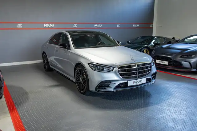 Mercedes-Benz 450 view 8