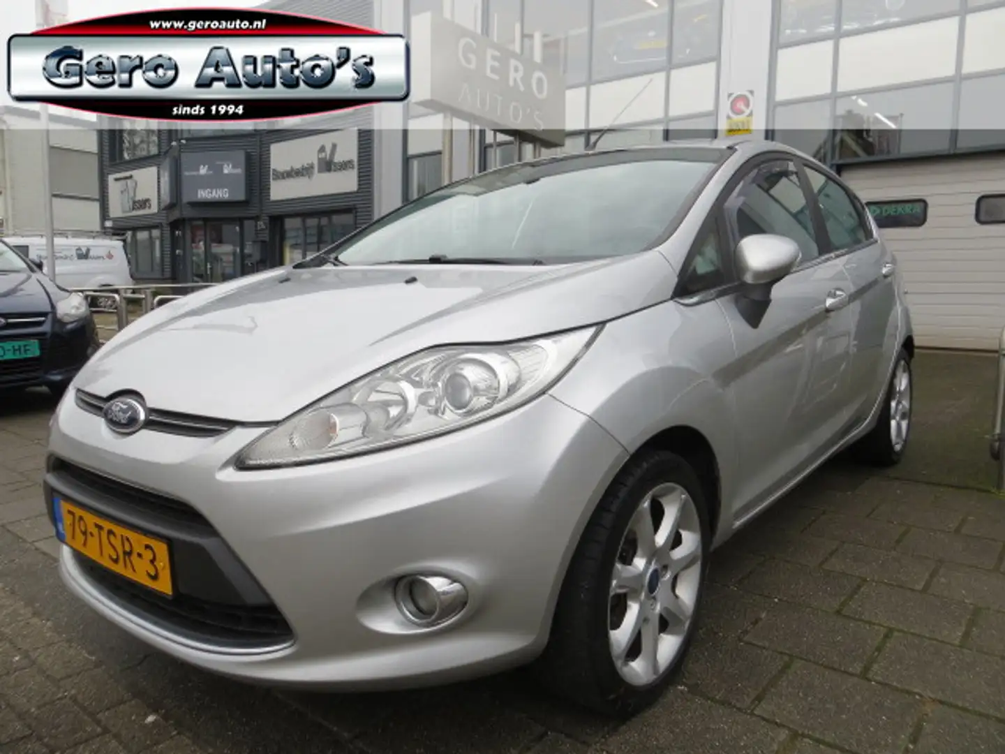 Ford Fiesta 1.25 Titanium 5drs leder ,airco ecc,pdc 16 inch et Grijs - 1