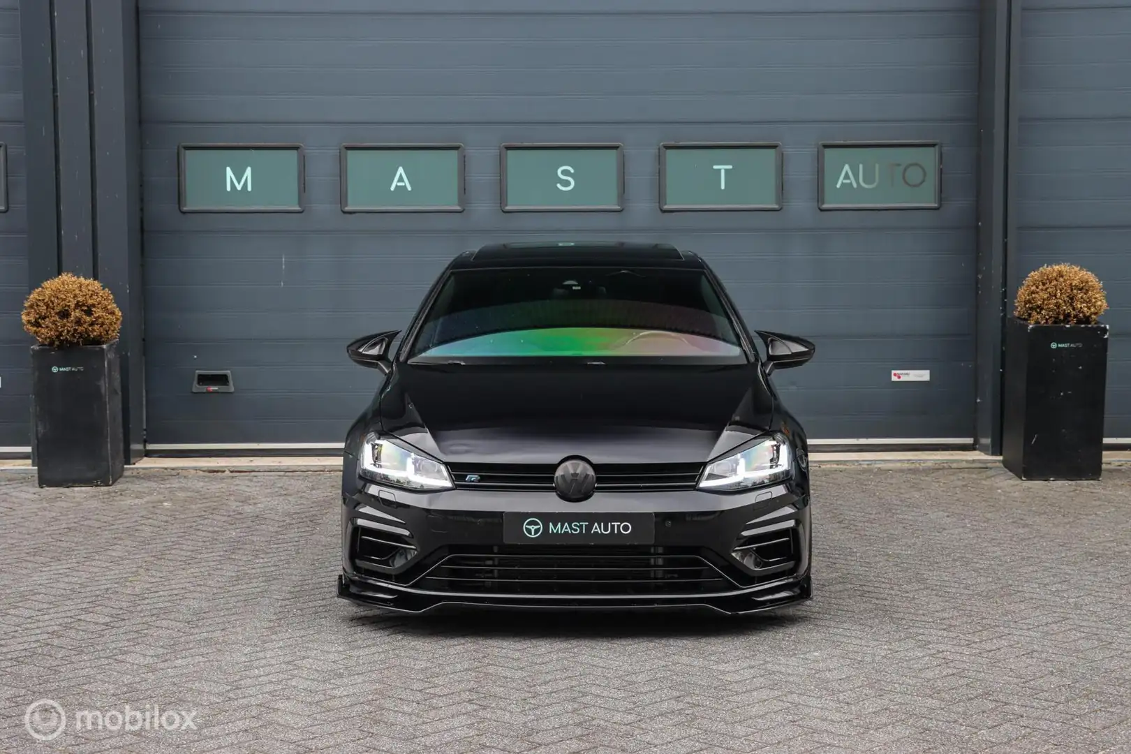 Volkswagen Golf 2.0 TSI R 4Motion | Pano | Carbon | DSG | Stoelver Black - 2