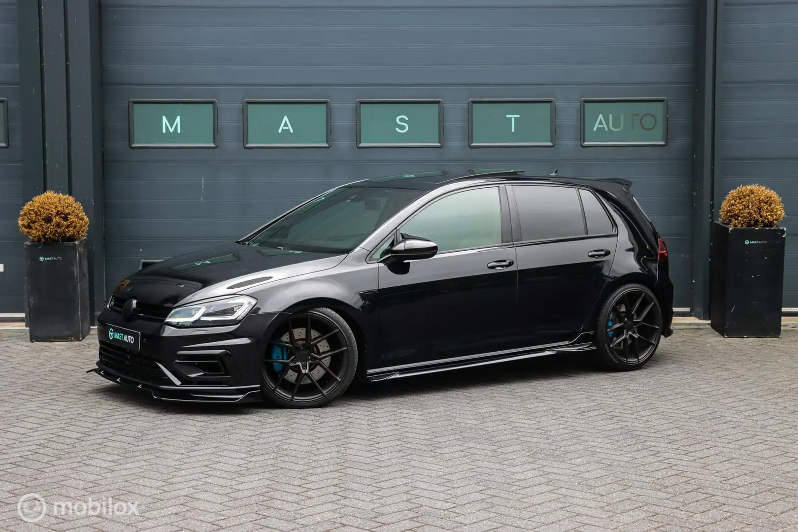 Volkswagen Golf 2.0 TSI R 4Motion | Pano | Carbon | DSG | Stoelver Black - 1
