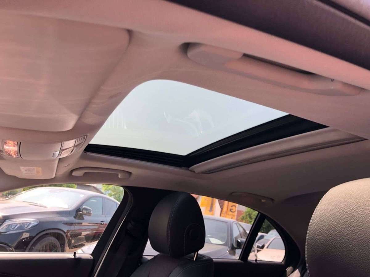Mercedes-Benz E 300 – Bild 10 von 13