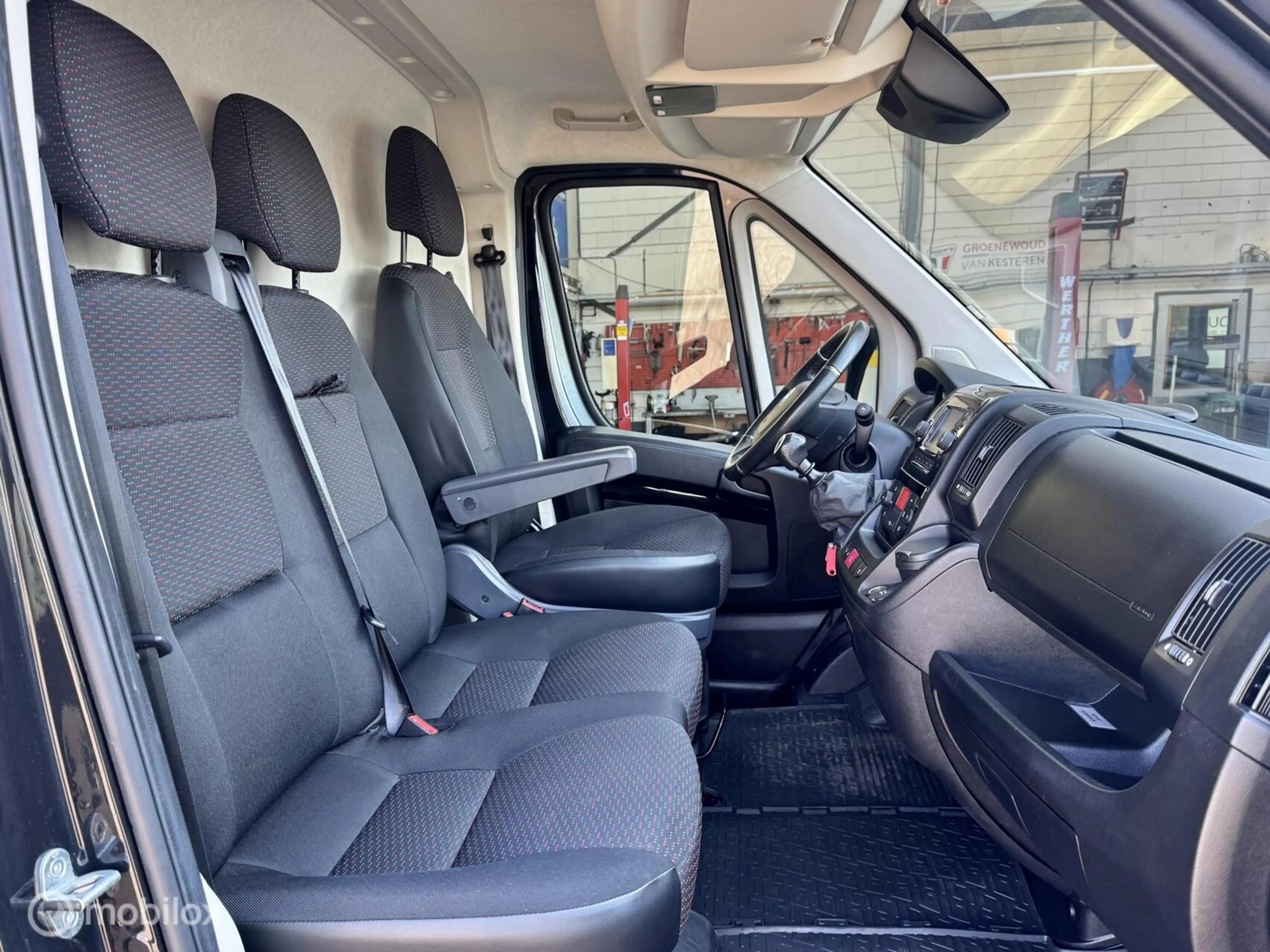 Citroen Jumper bestel 35 2.2 BlueHDi 165pk L4H3 Club Zwaar — photo 6