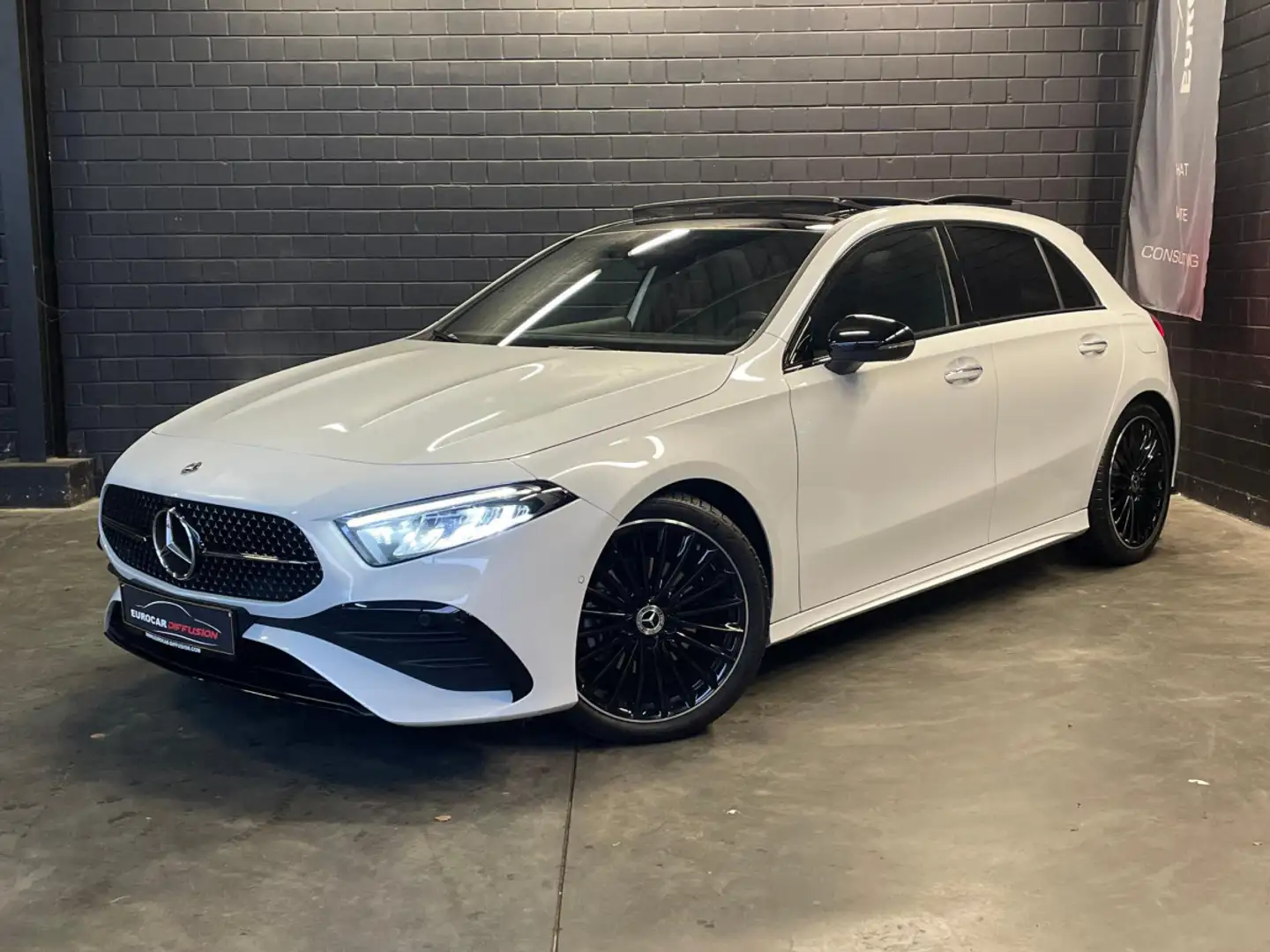 Mercedes-Benz A 200 AMG EDITION ** Toit ouvrant ** Caméra ** Blanc - 1