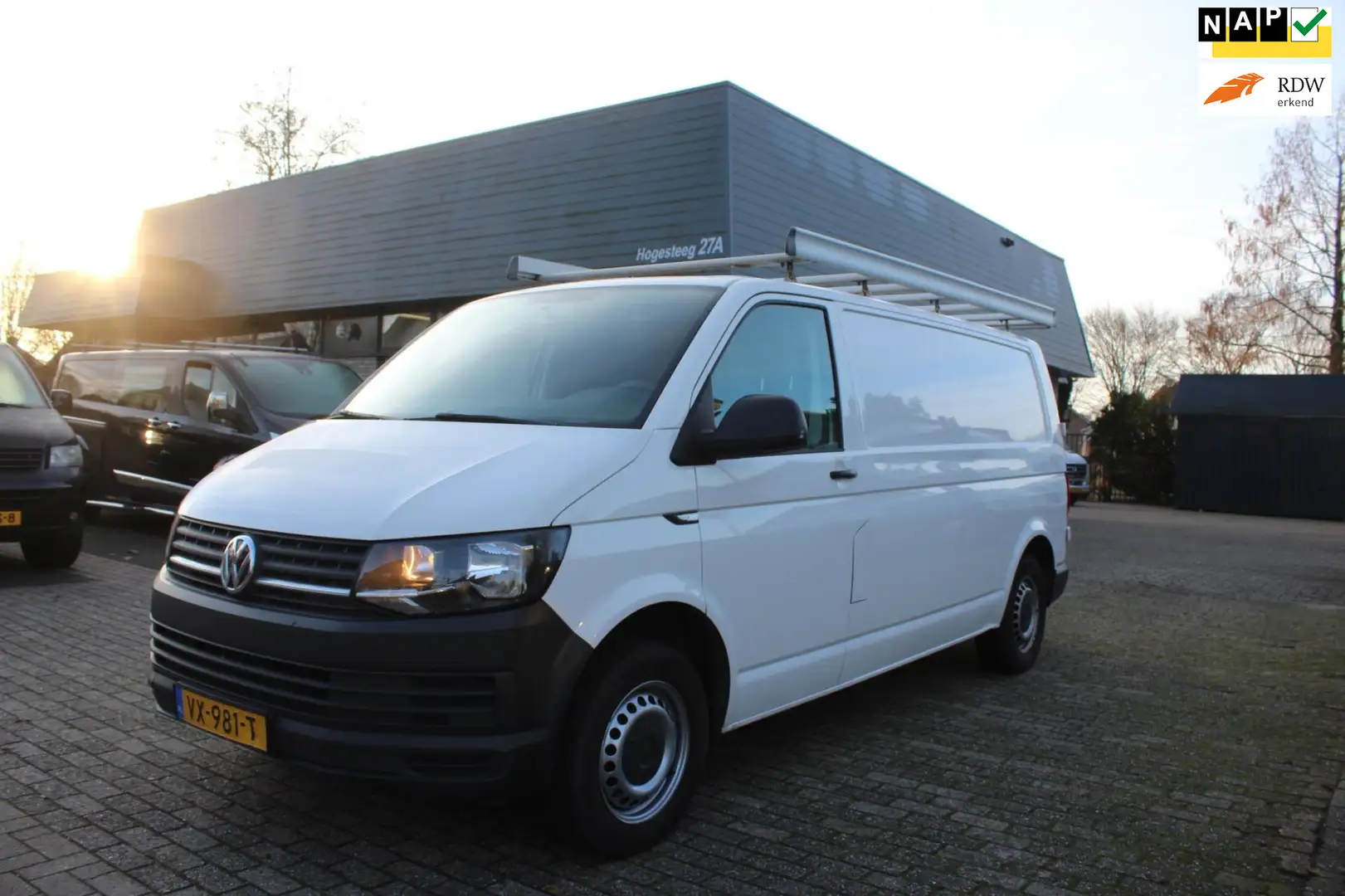 Volkswagen Transporter PERFECTE BUS EN ZEER GOED ONDERHOUDEN 2.0 TDI L2H1 Wit - 1