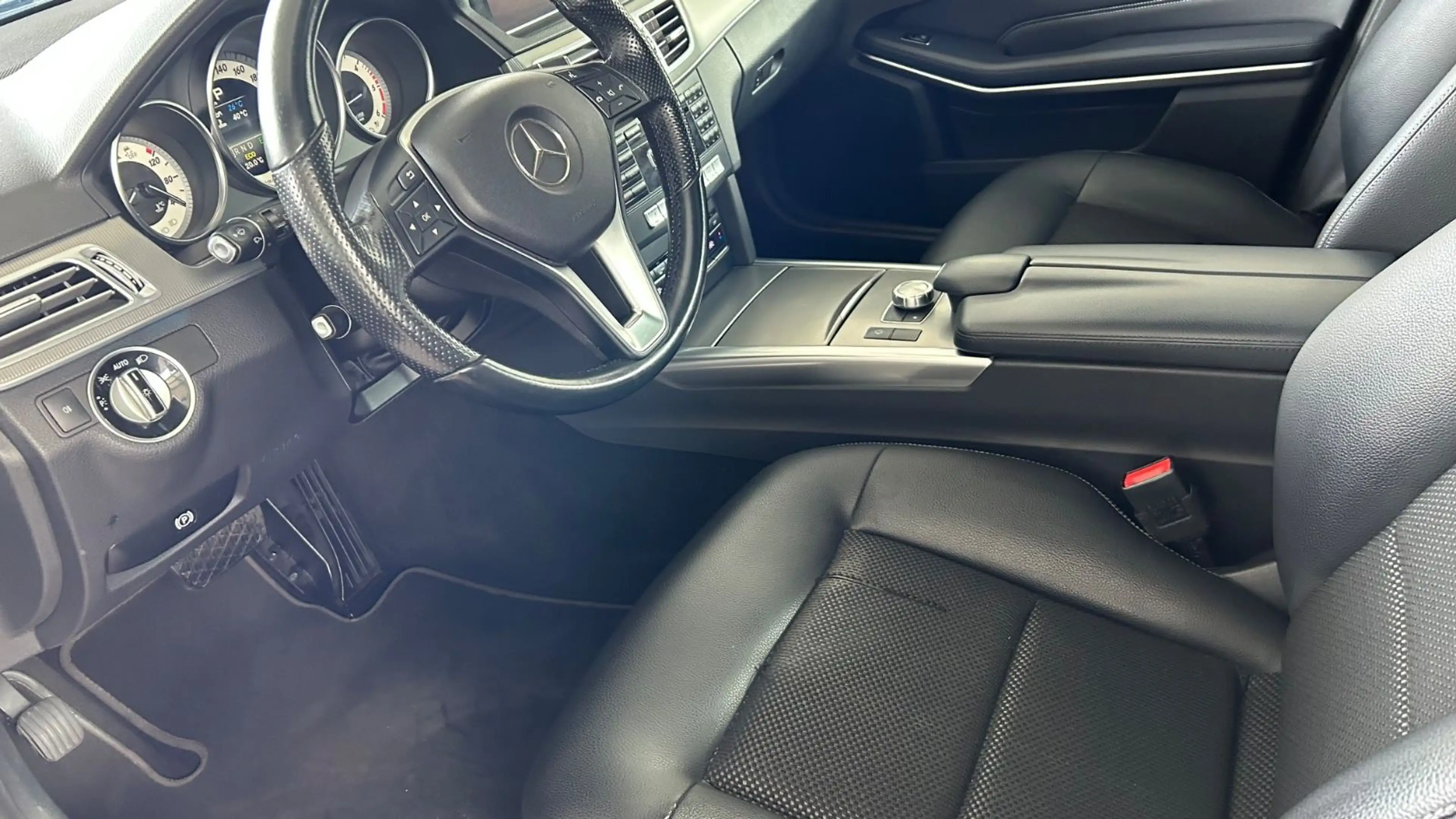 Mercedes-Benz E 200 E T-Modell BlueTec — photo 11