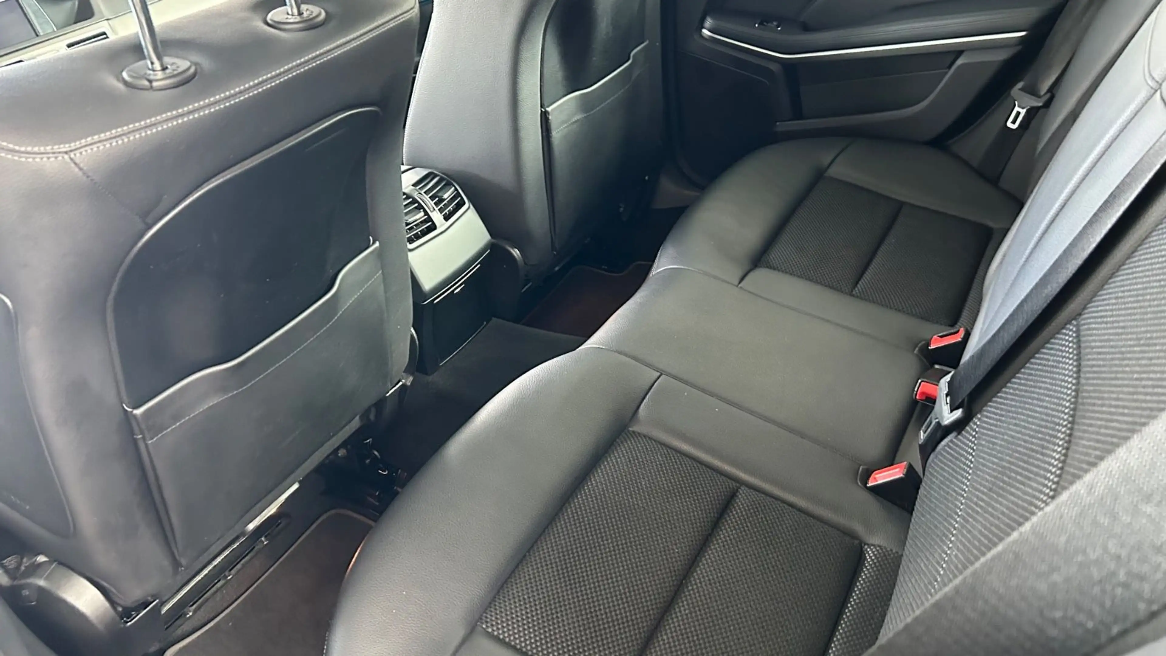 Mercedes-Benz E 200 E T-Modell BlueTec — photo 12