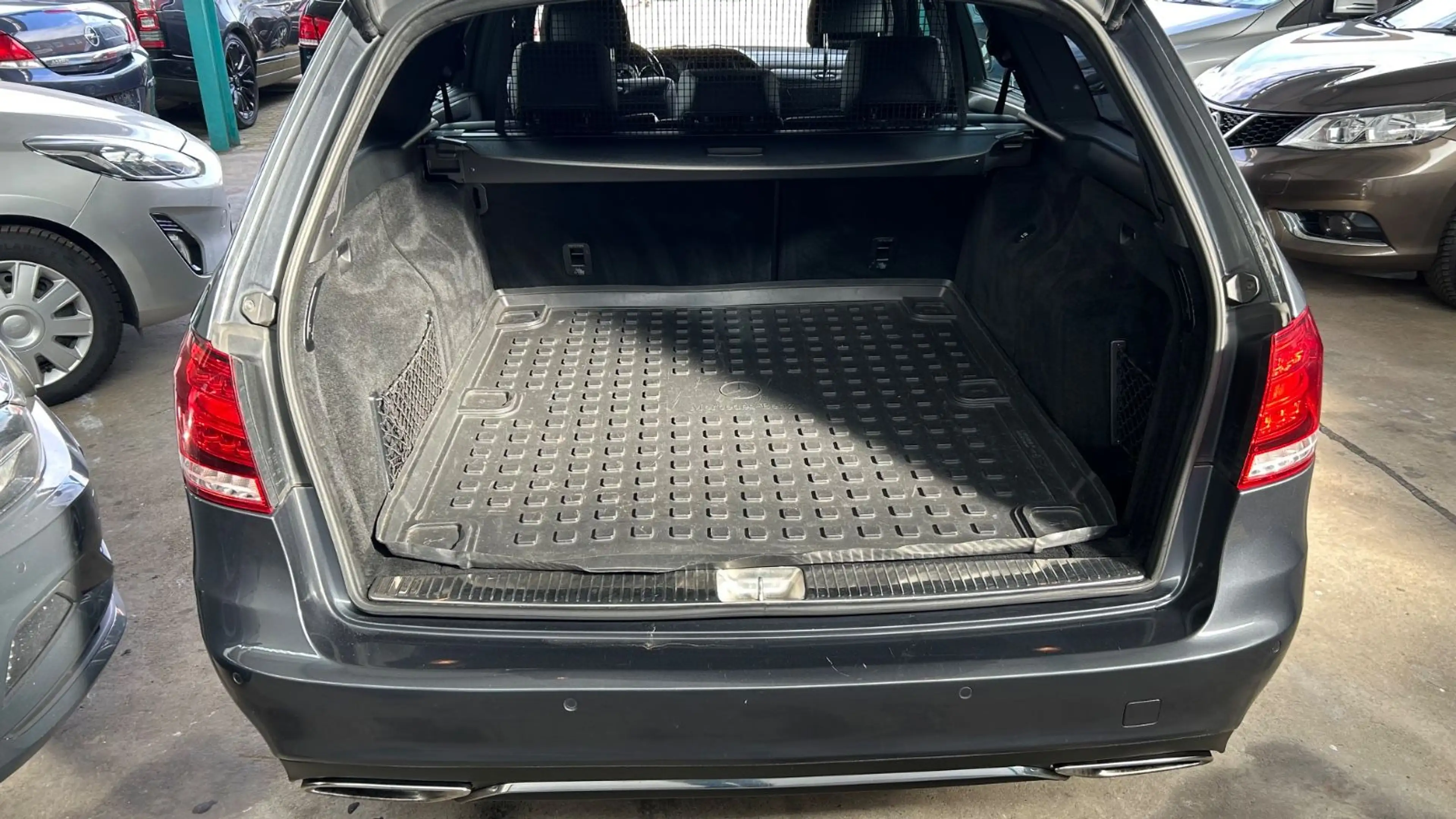 Mercedes-Benz E 200 E T-Modell BlueTec — photo 7