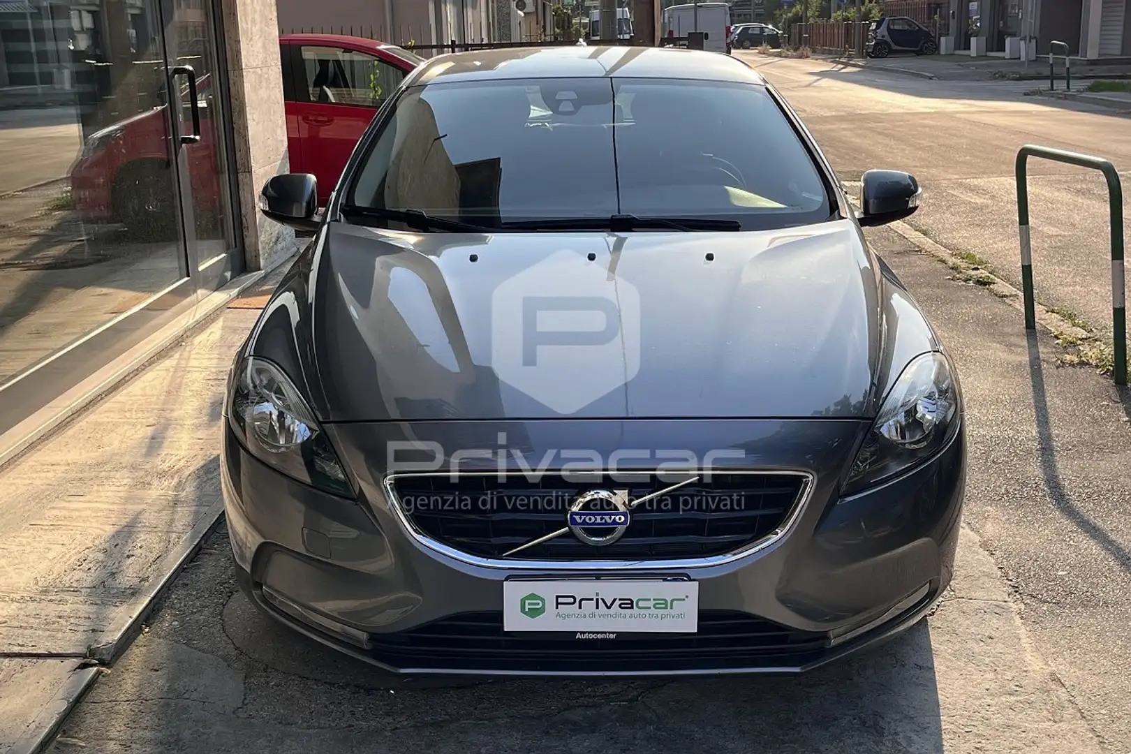 Volvo V40 V40 D2 1.6 R-design Momentum Argent - 2