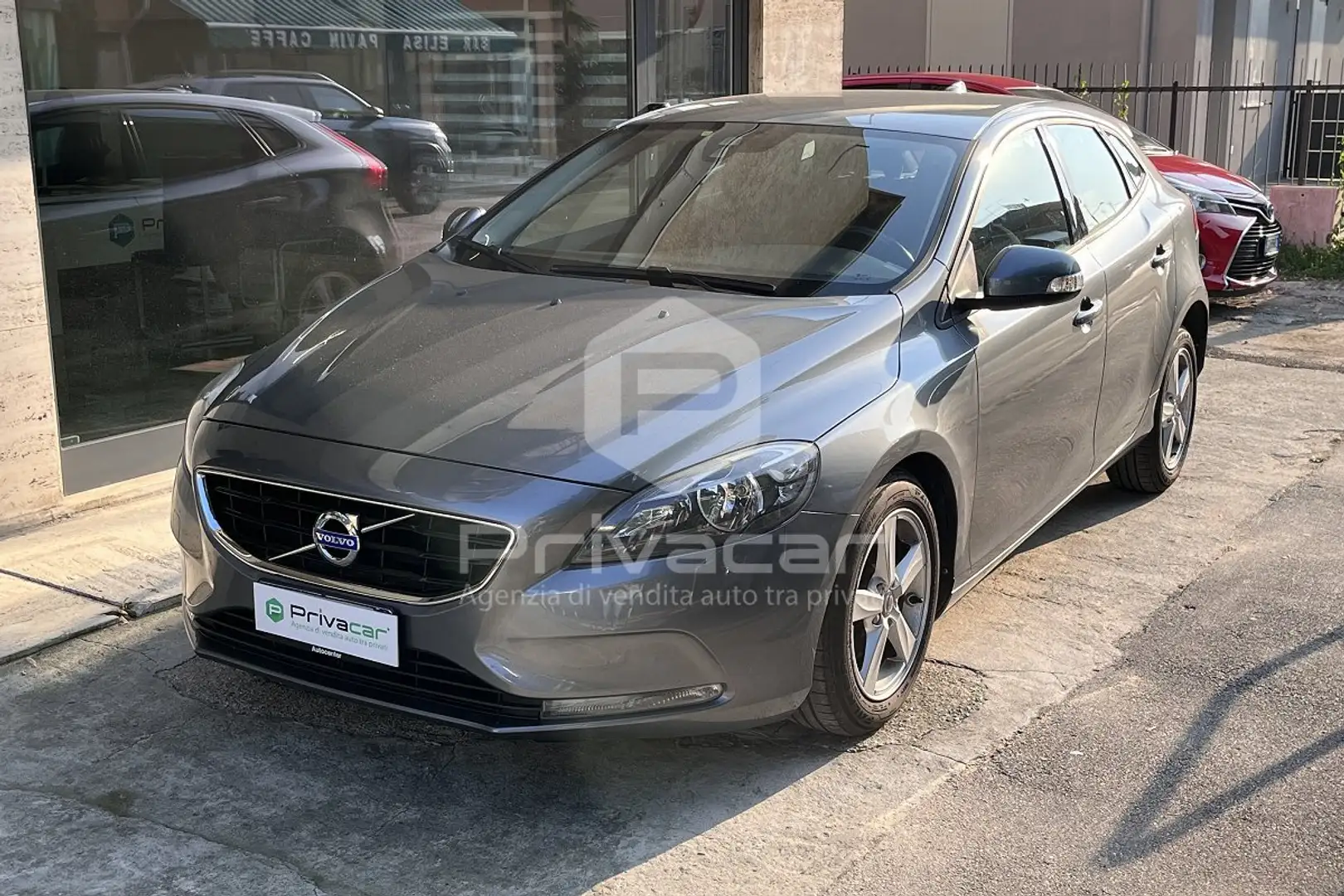 Volvo V40 V40 D2 1.6 R-design Momentum Argent - 1