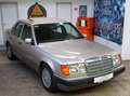 Mercedes-Benz E 230 W124 aus 2. Hand mit H-Kennzeichen Silber - thumbnail 1