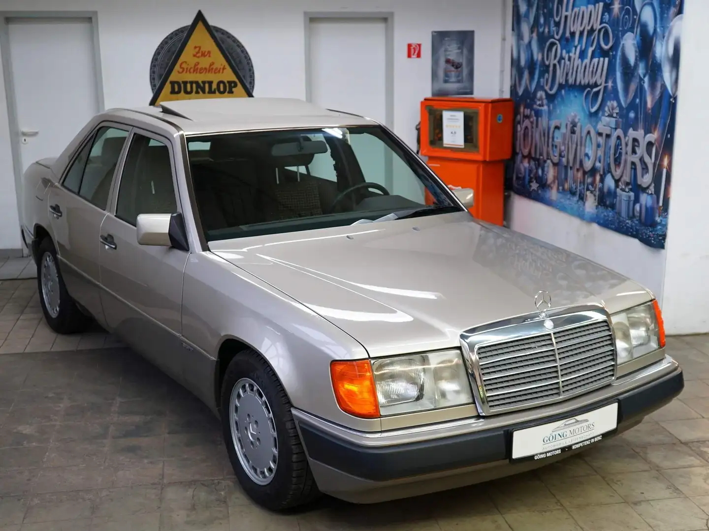Mercedes-Benz E 230 W124 aus 2. Hand mit H-Kennzeichen Silber - 1