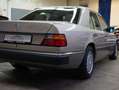 Mercedes-Benz E 230 W124 aus 2. Hand mit H-Kennzeichen Silber - thumbnail 14