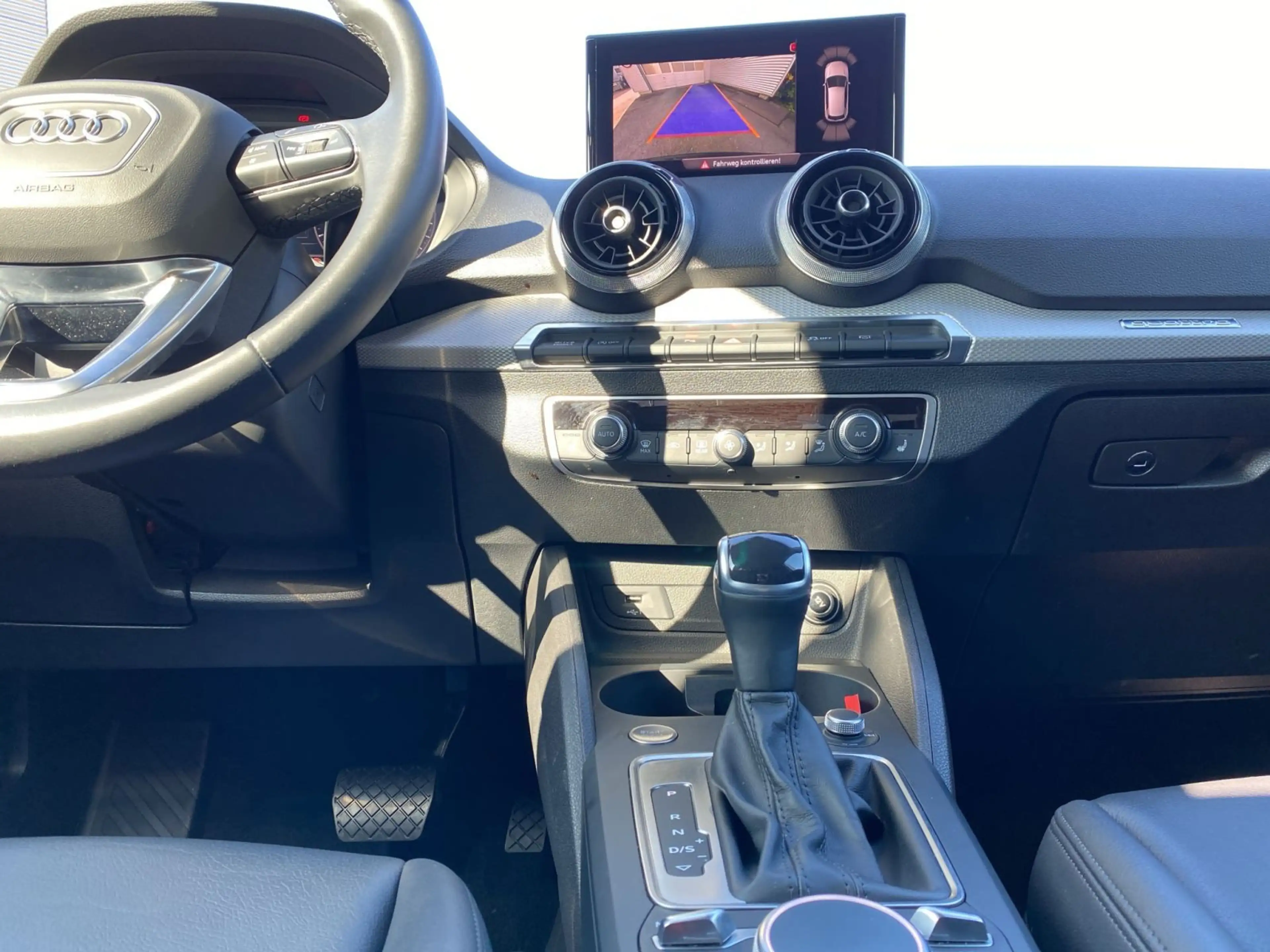 Audi Q2 35 TDI qu. S-Tronic advanced — photo 13