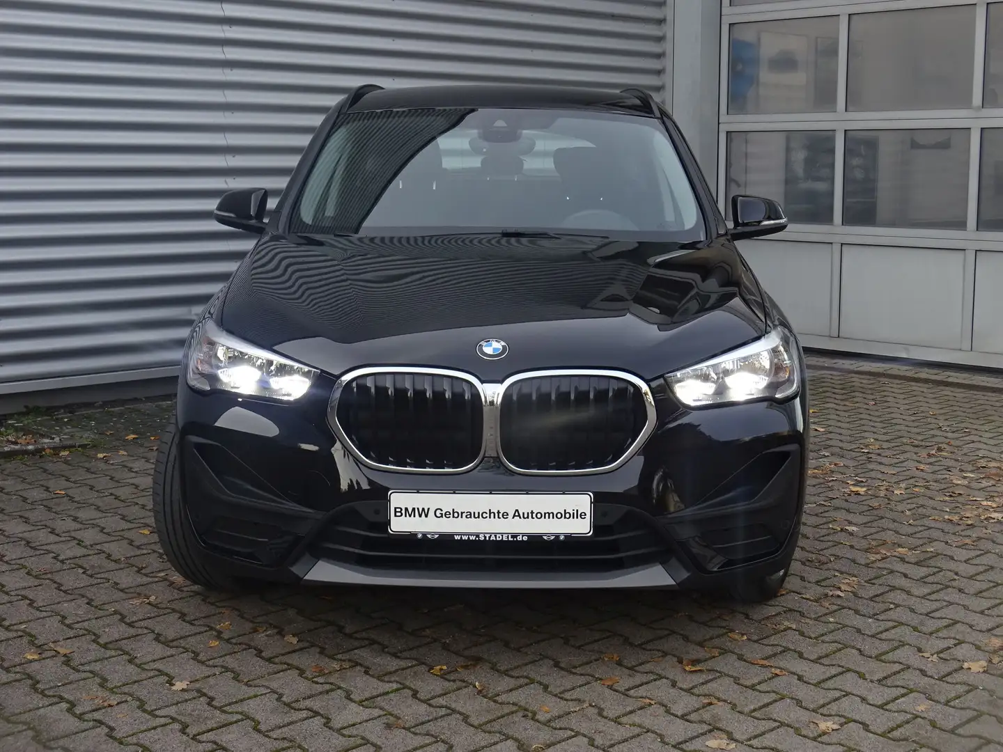 BMW X1 sDrive18i Advantage Navi Parkassist LM SH PDC Schwarz - 2