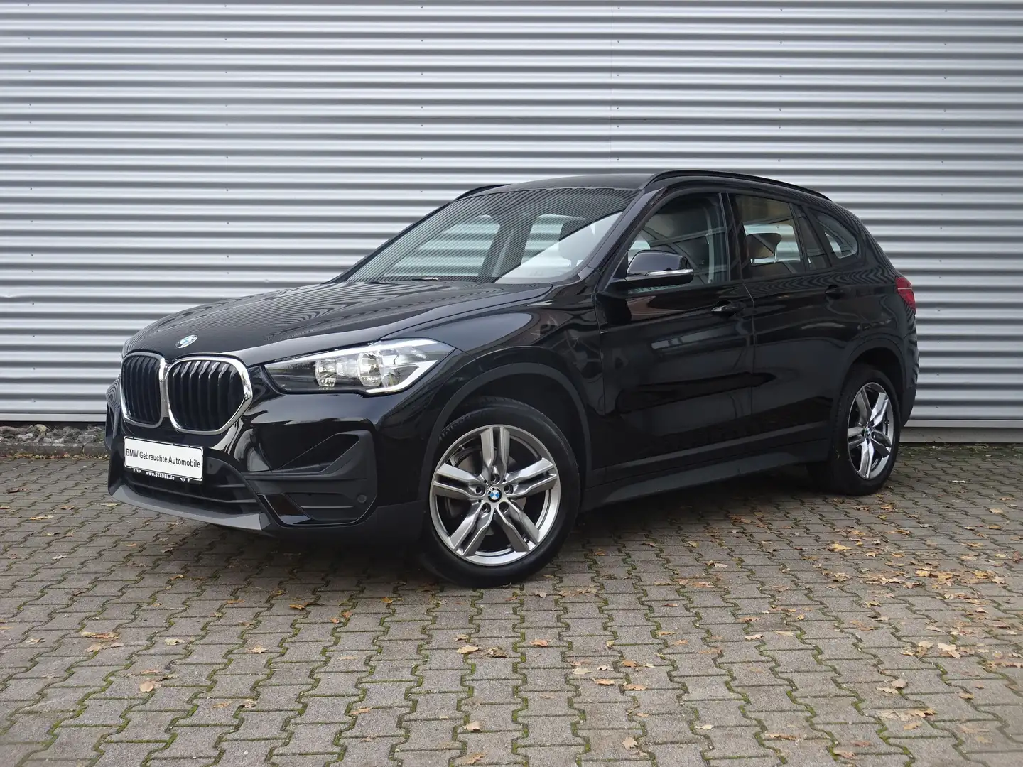 BMW X1 sDrive18i Advantage Navi Parkassist LM SH PDC Schwarz - 1