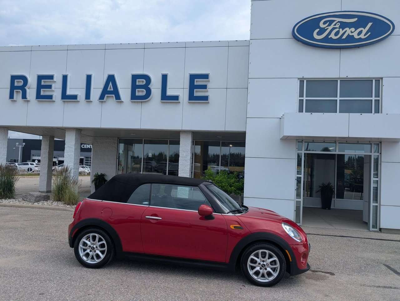 2017 MINI Convertible BASE Leather Interior/ Navigation/ Heated Seats/ B